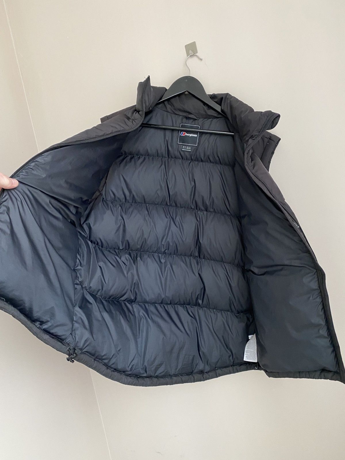 Berghaus Berghaus men's down vest Size US XL / EU 56 / 4 - 2 Thumbnail