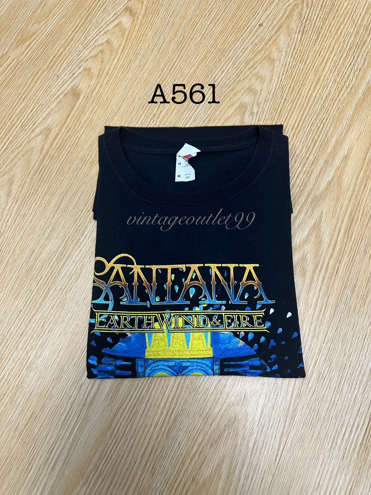 Band Tees Santana Earthind & Fire 2022 Tour Tshirt A561 Size US M / EU 48-50 / 2 - 9 Thumbnail