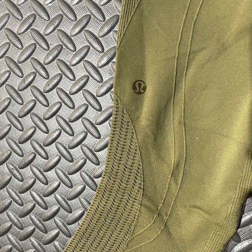 Lululemon Lululemon athletica Womens 2 Olive Green Crop Flow Scrunch Yoga Leggings Size 26" / US 2 / IT 38 - 2 Thumbnail