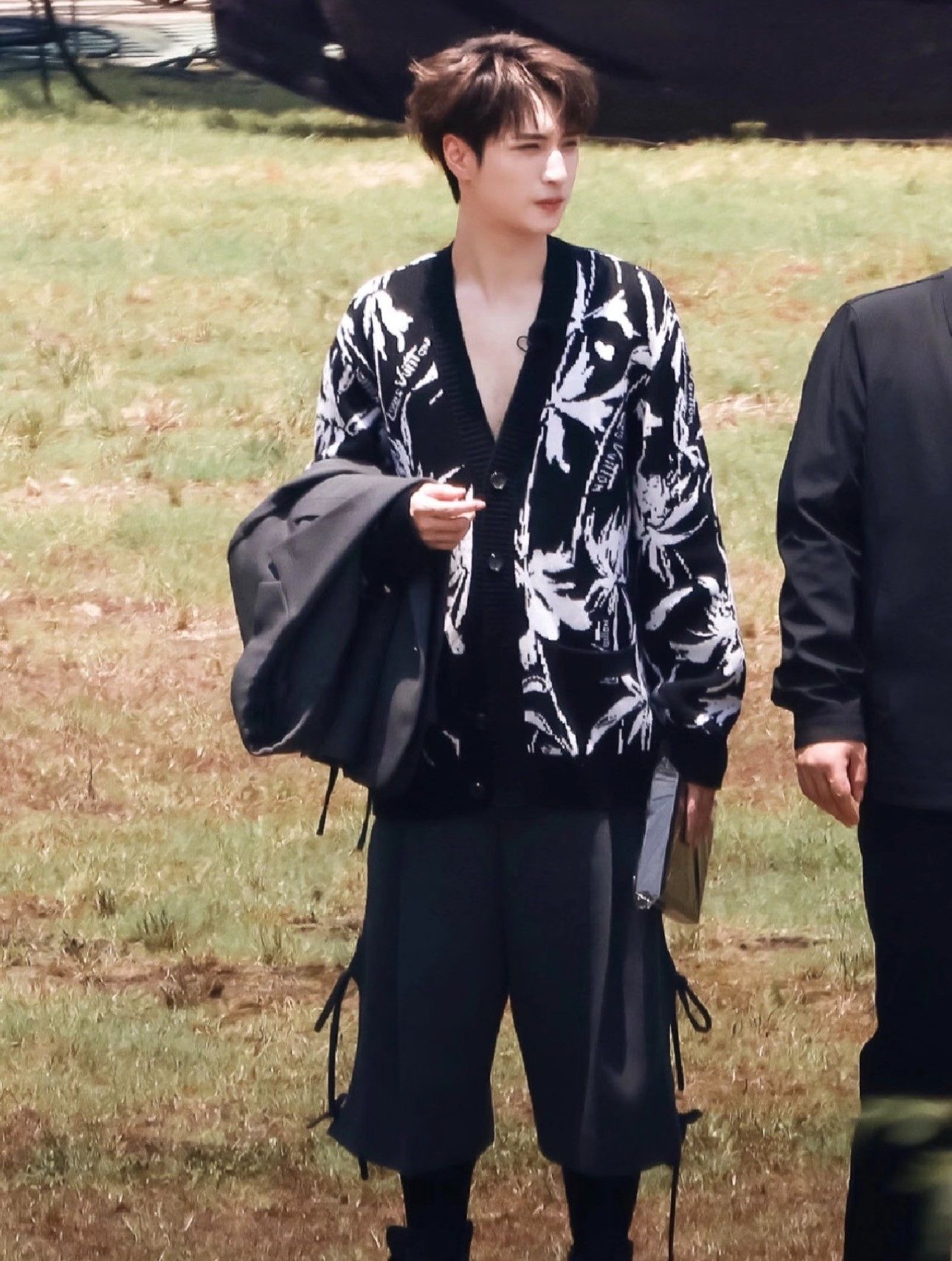 Louis Vuitton Louis Vuitton Black White Palm Tree Logo Cardigan Size US M / EU 48-50 / 2 - 6 Thumbnail