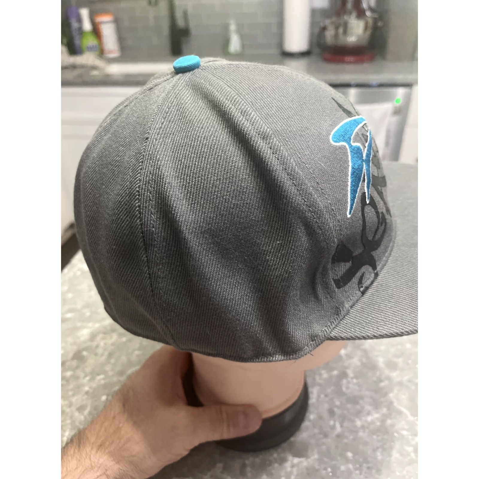 Vintage SeaWorld Adventure Park Hat Cap L/XL Adult Stretch Fit Gray Blue Embroidered SeaWorld Logo Baseball Cap Mens Size ONE SIZE - 5 Thumbnail