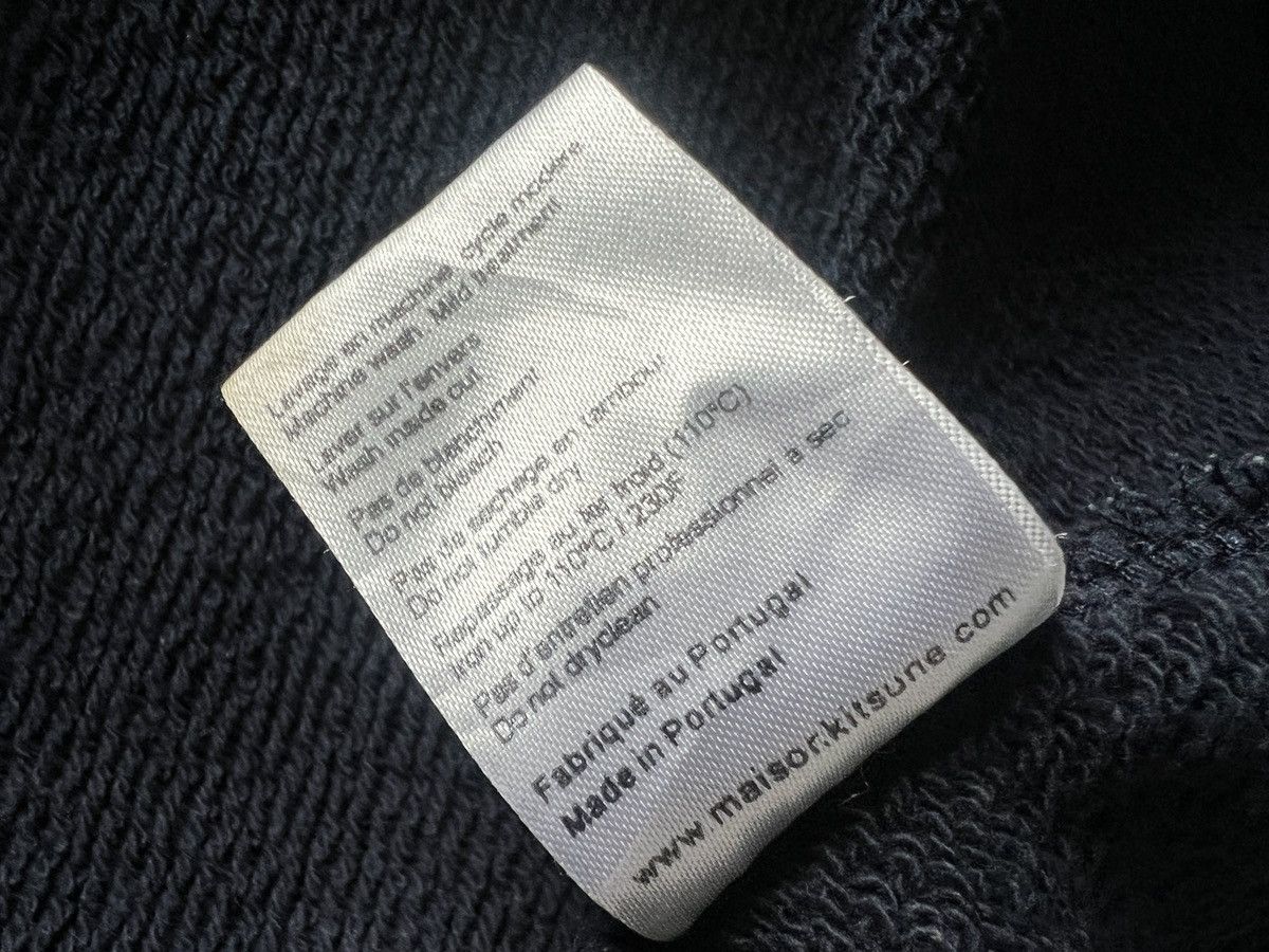 Maison Kitsune Maison Kitsune : Sweater One Point Logo Embroider Size US M / EU 48-50 / 2 - 9 Thumbnail