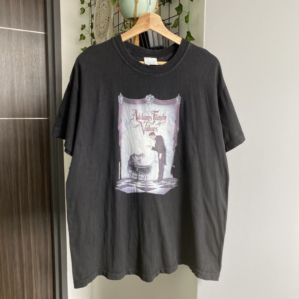 Expert Horror Thrashed Faded Vintage 90s Addams Family Movie ERD GRUNGE T Size US L / EU 52-54 / 3 - 1 Thumbnail
