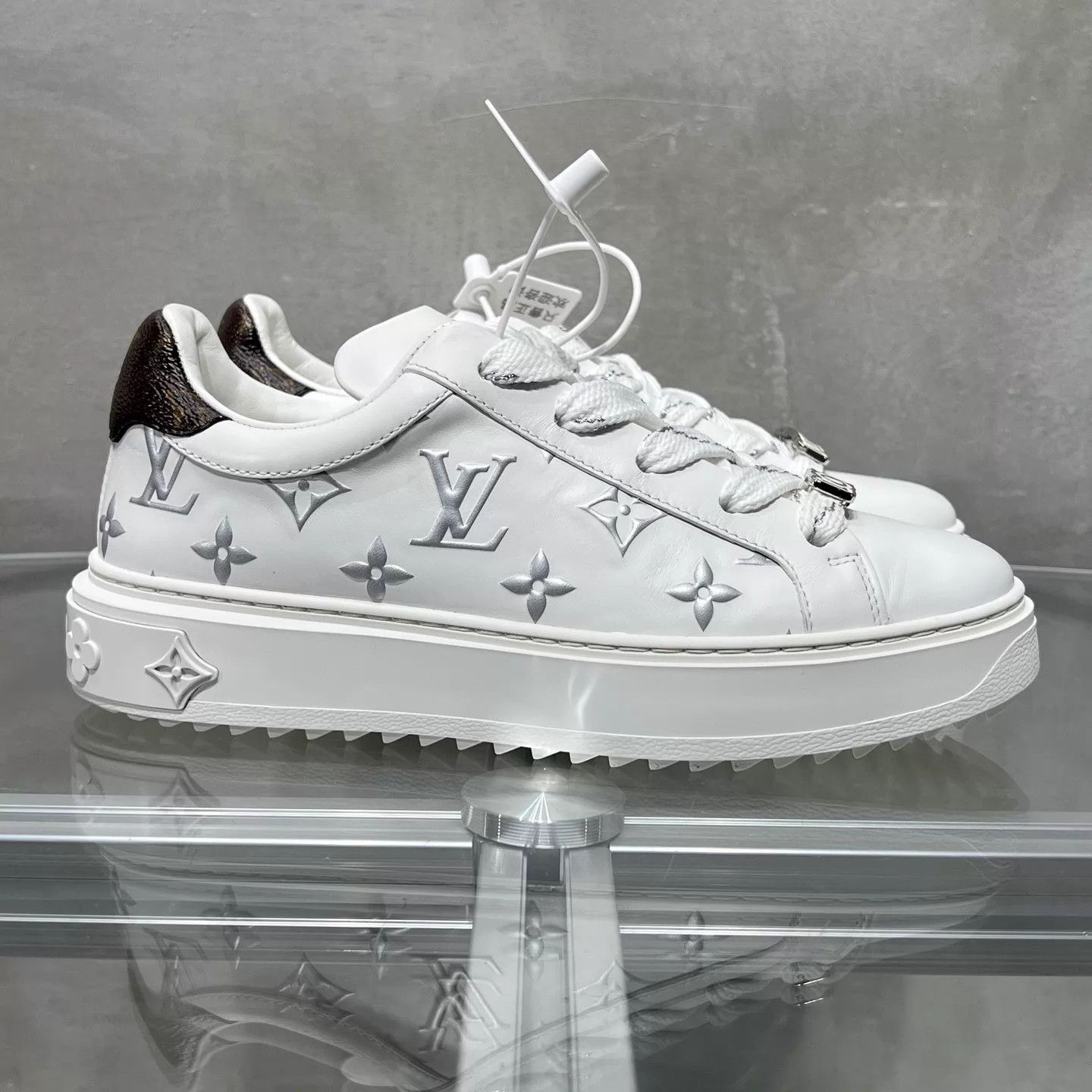 Louis Vuitton LV Time Out Sneaker Silver White Embossed UK2 Size US 5.5 / IT 35.5 - 4 Thumbnail