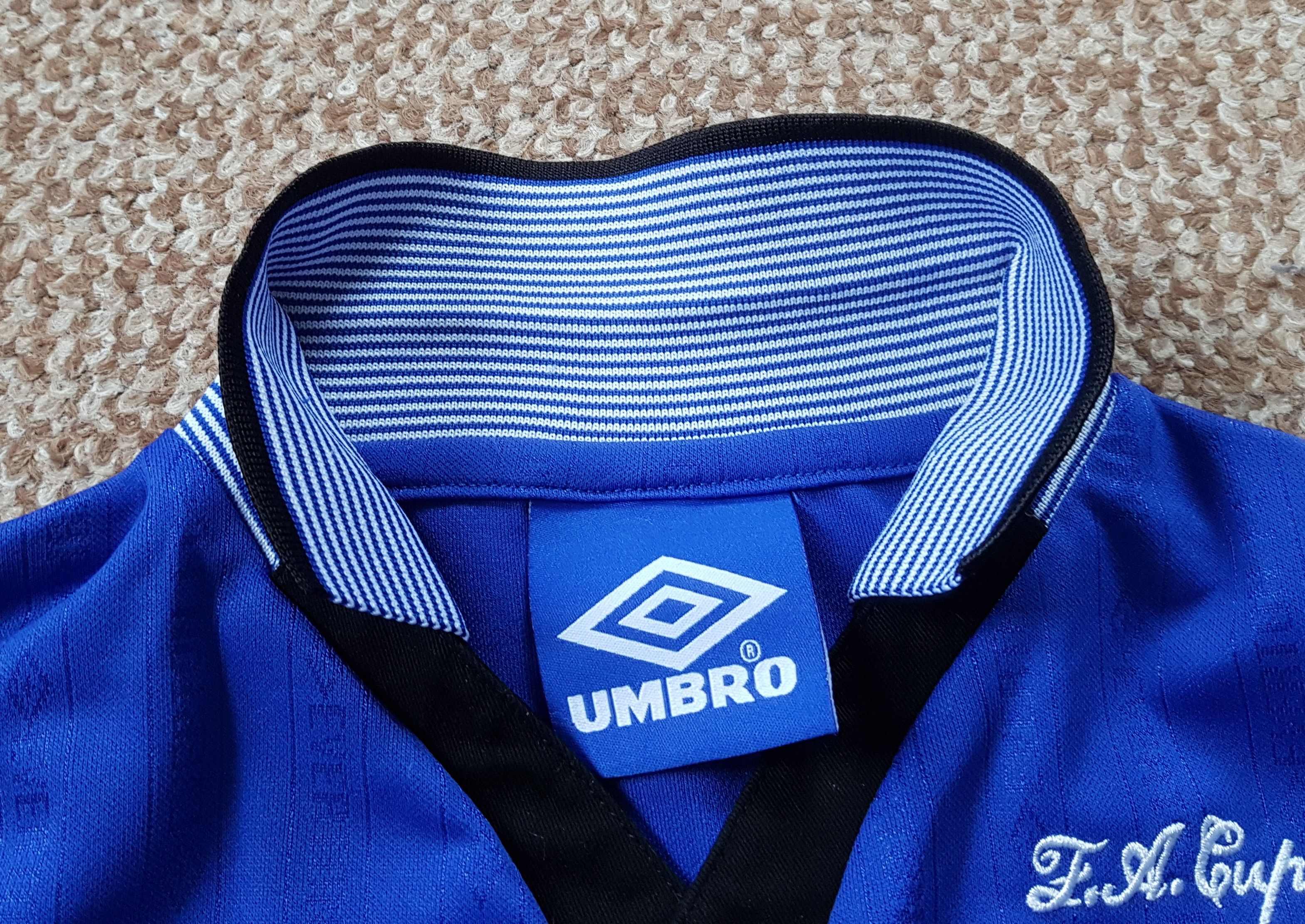 Umbro Vintage Umbro Everton 1995 Retro Football Soccer Jersey NEC Size US S / EU 44-46 / 1 - 11 Thumbnail