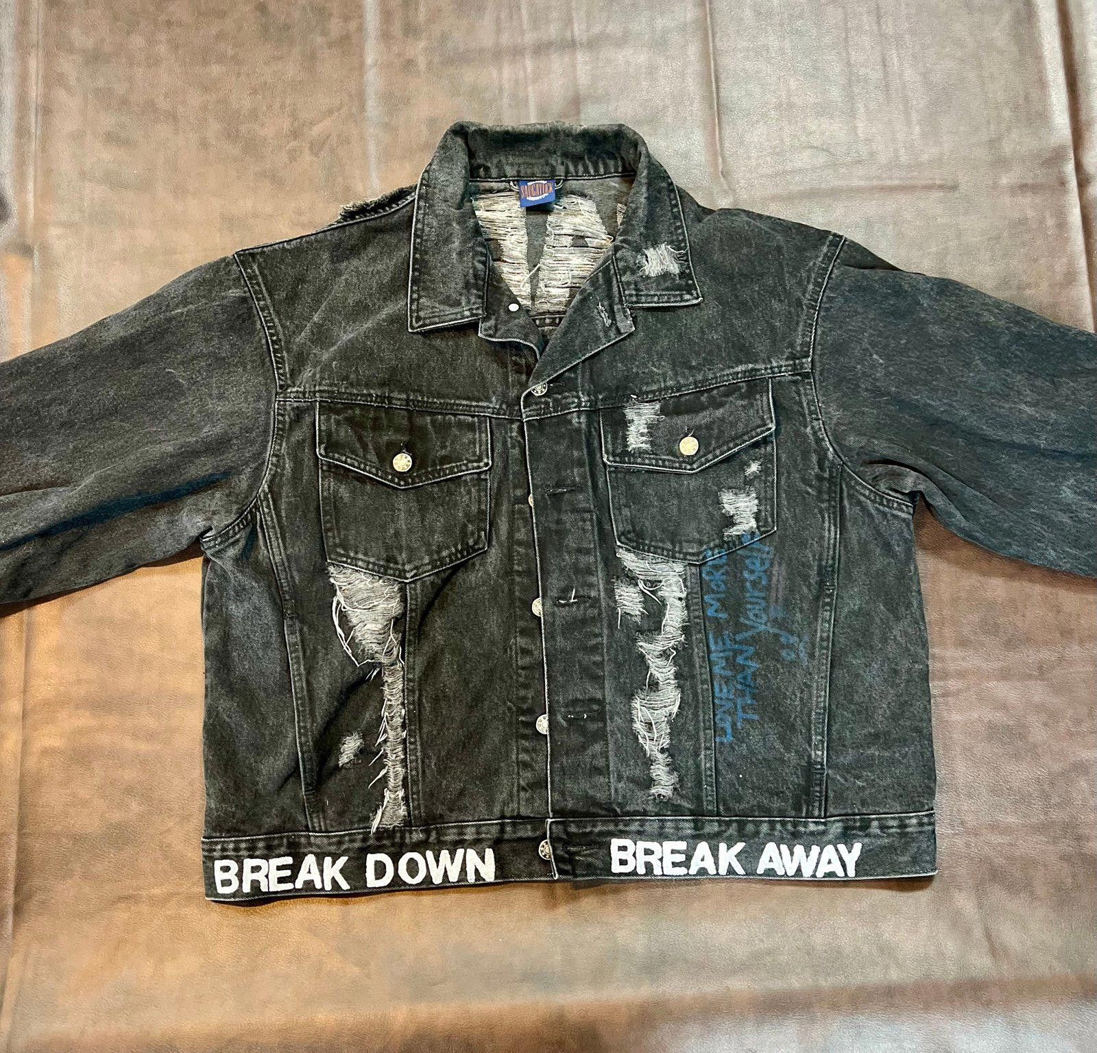 Designer Distressed Black Denim Jacket with Graphic Design Size XXL / US 16-18 / IT 52-54 - 4 Thumbnail
