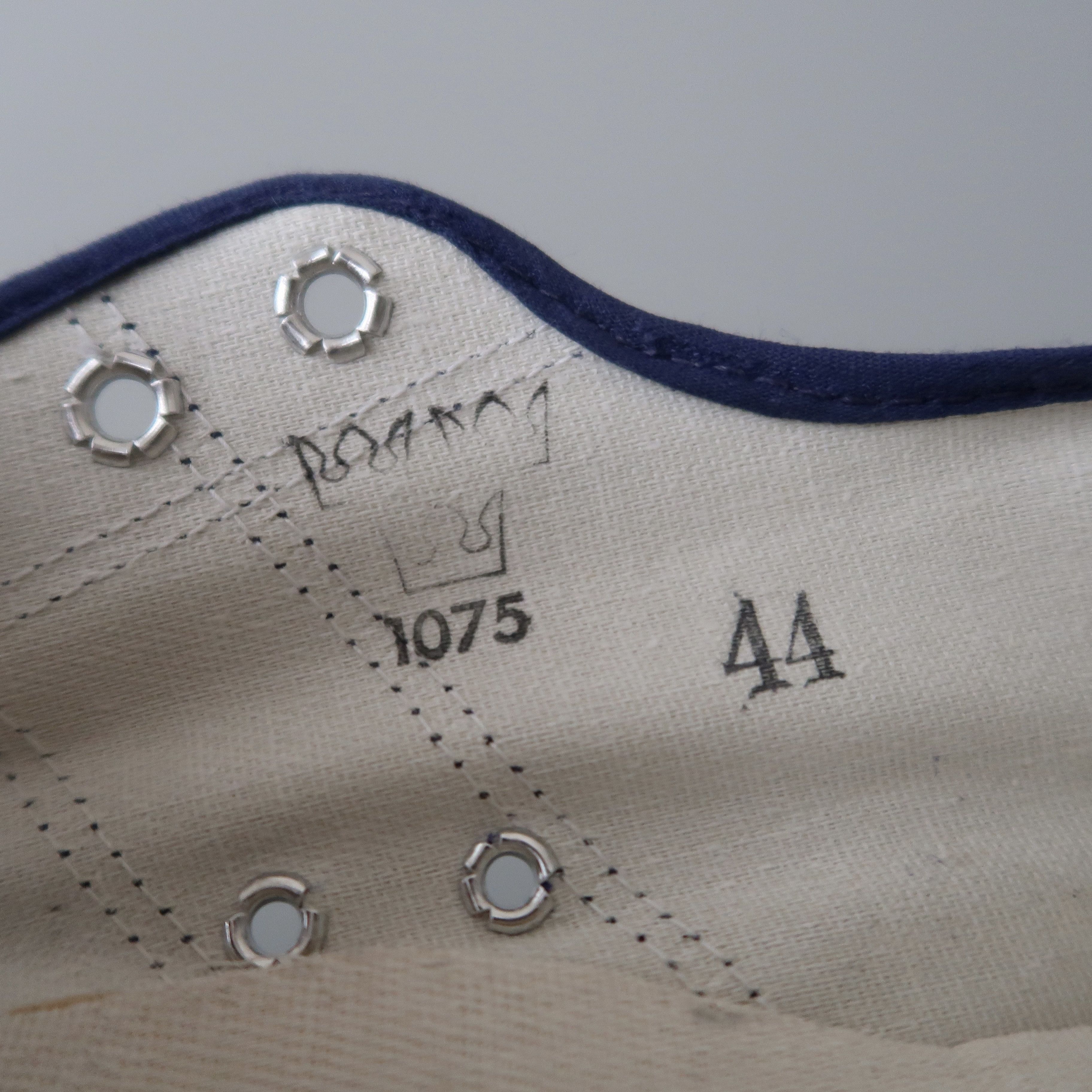 Vintage DEADSTOCK, VTG 1970s Swedish Army gym trainers size 44 Size US 10 / EU 43 - 10 Thumbnail