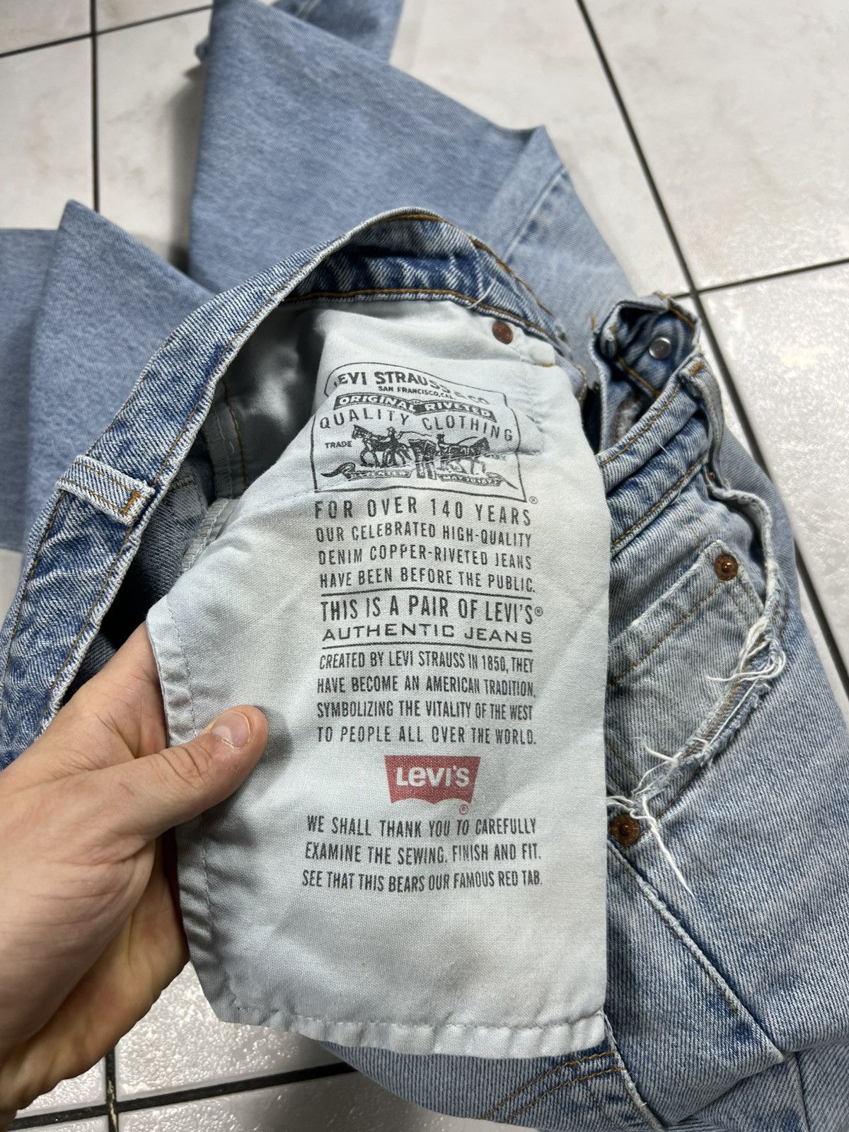 Levi's Vintage 90s Levi’s 550 light blue washed distressed jeans Size US 33 - 25 Thumbnail