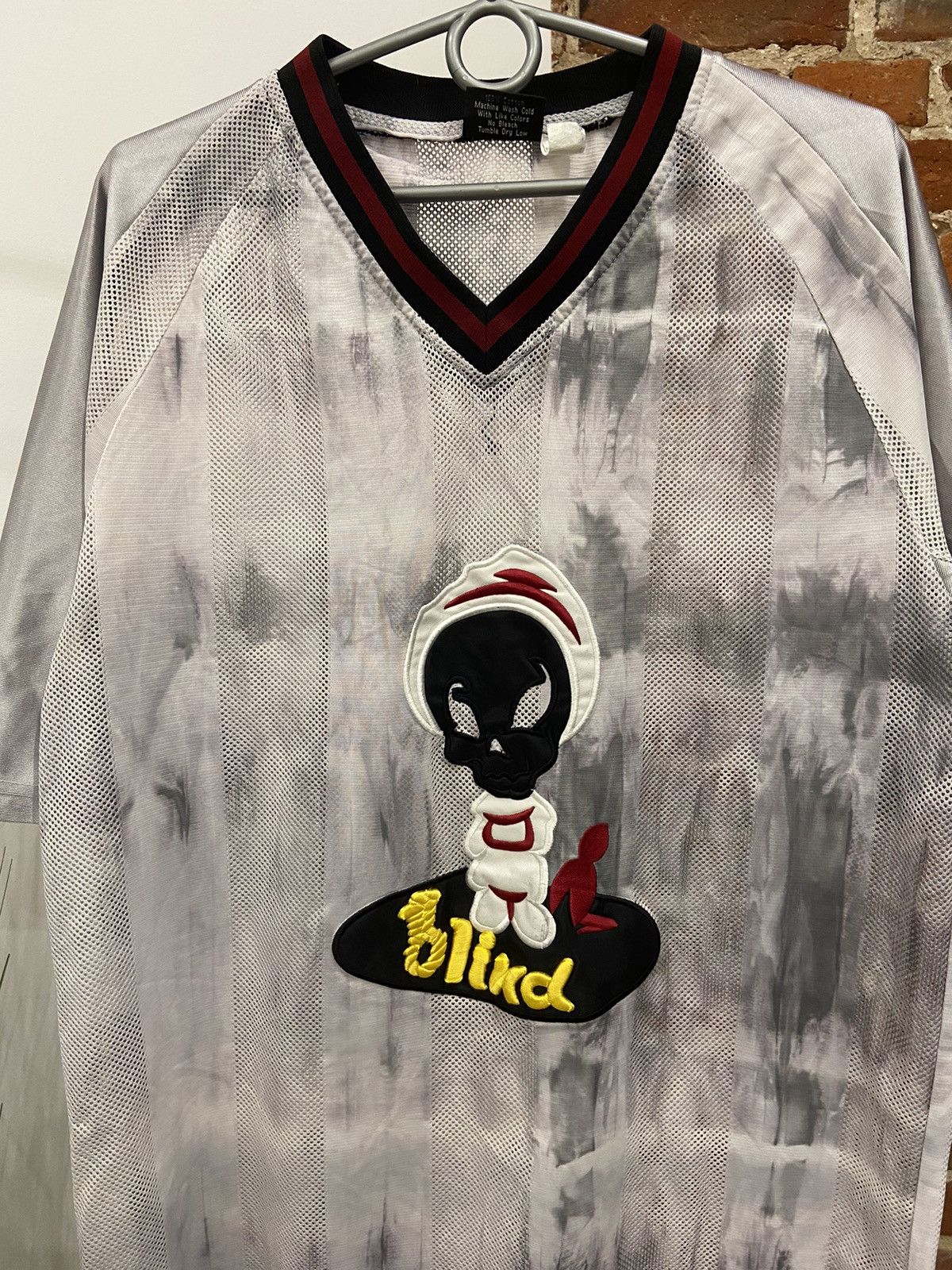 Blind Skateboards × Vintage RARE🔥 Vintage Blind Skateboards Embroidered Riper Logo Tee Size US XL / EU 56 / 4 - 2 Thumbnail