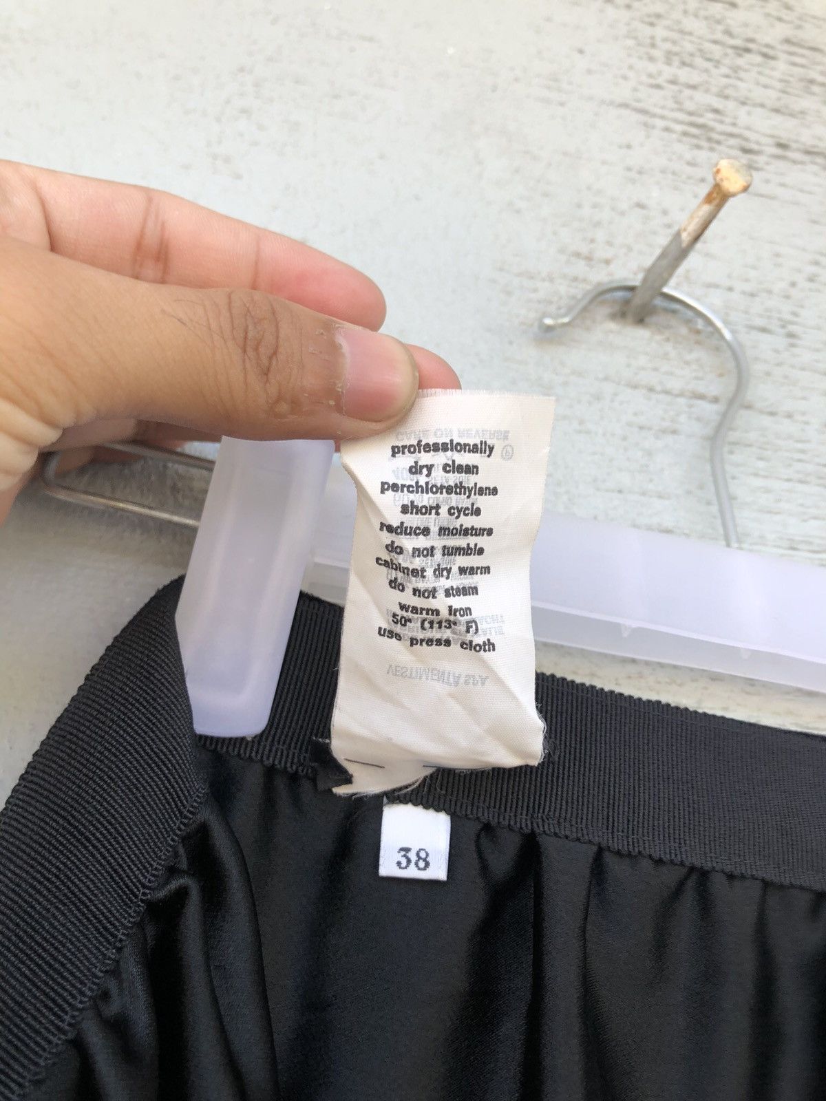 Giorgio Armani Vintage Giorgio Armani Velour Asymmetrical Skirt Size 26" / US 2 / IT 38 - 7 Thumbnail