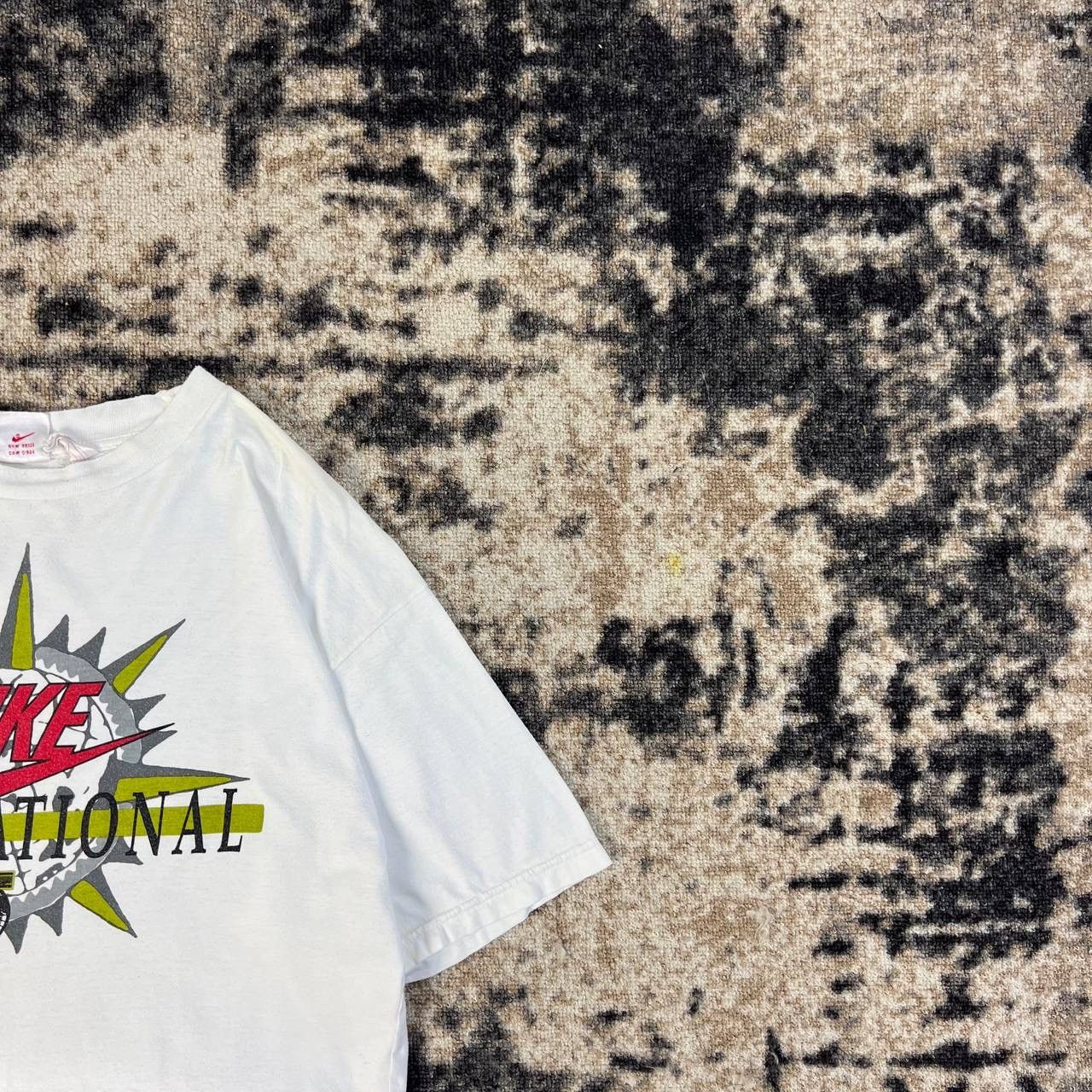 Nike Nike International Big Logo Vintage 90s White T-Shirt 1TS15 Size US L / EU 52-54 / 3 - 2 Thumbnail