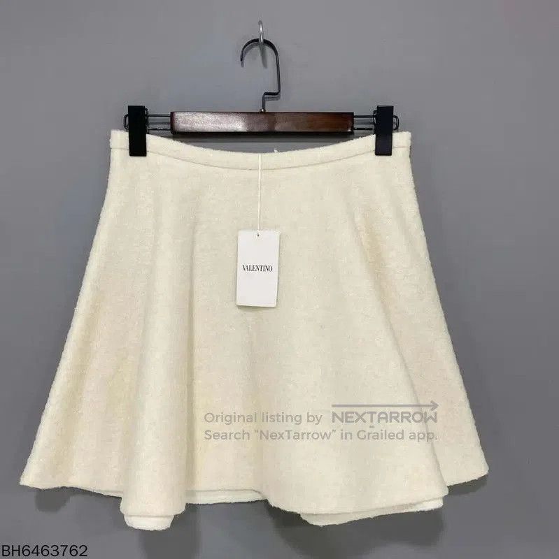 Valentino Valentino Women's White Skirt . Size 26" / US 2 / IT 38 - 1 Thumbnail