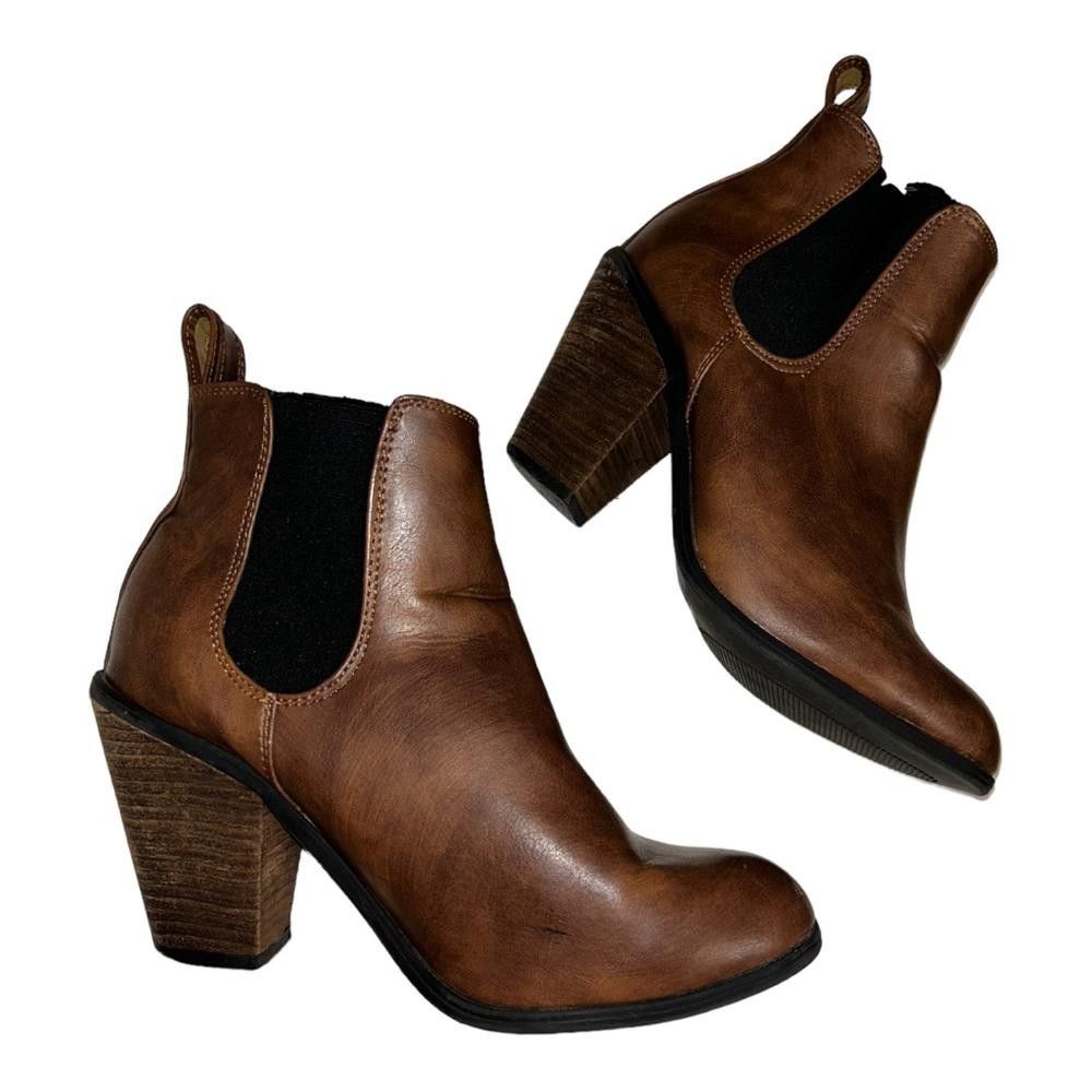 Designer Faux Leather Heeled Bootie Size 8 Size US 8 / IT 38 - 5 Thumbnail