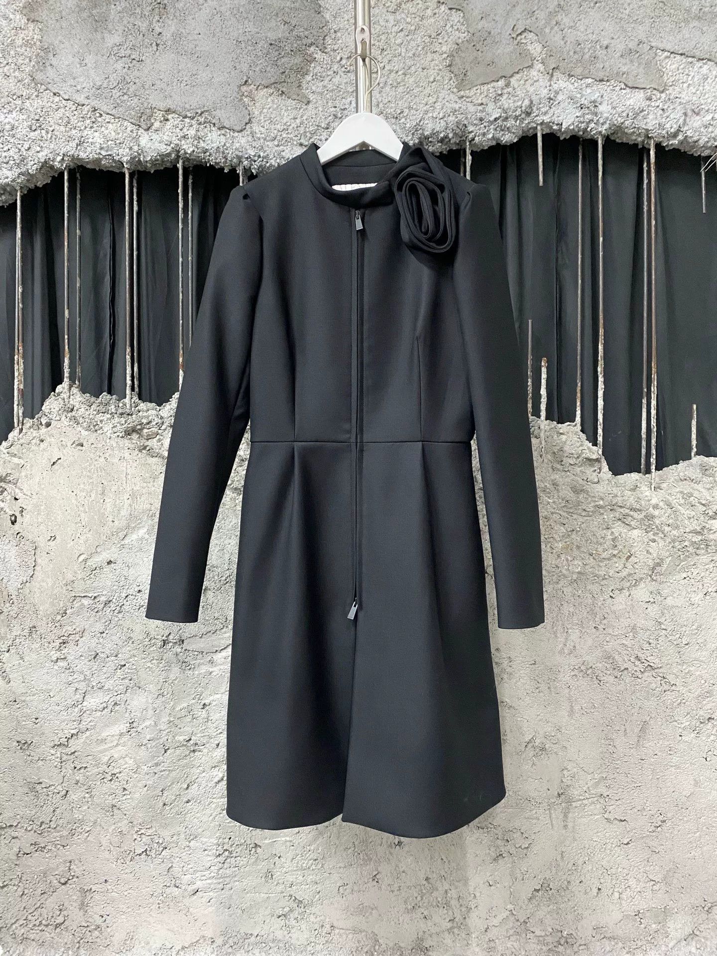 Valentino black wool zip coat by Valentino Size US M / EU 48-50 / 2 - 1 Thumbnail
