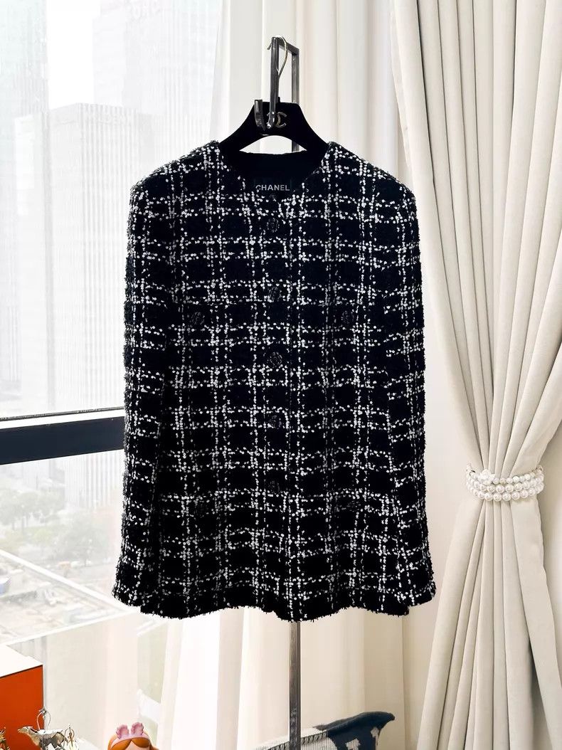 Chanel Chanel Plaid fine shiny rhinestone buckle long-sleeved twe Size XS / US 0-2 / IT 36-38 - 1 Thumbnail