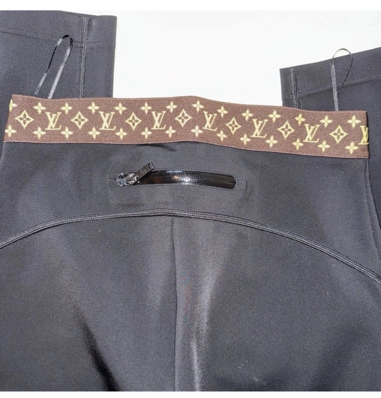 Louis Vuitton Louis Vuitton Monogram Waistband Leggings Black Noir NWT 38 Size 26" / US 2 / IT 38 - 6 Thumbnail