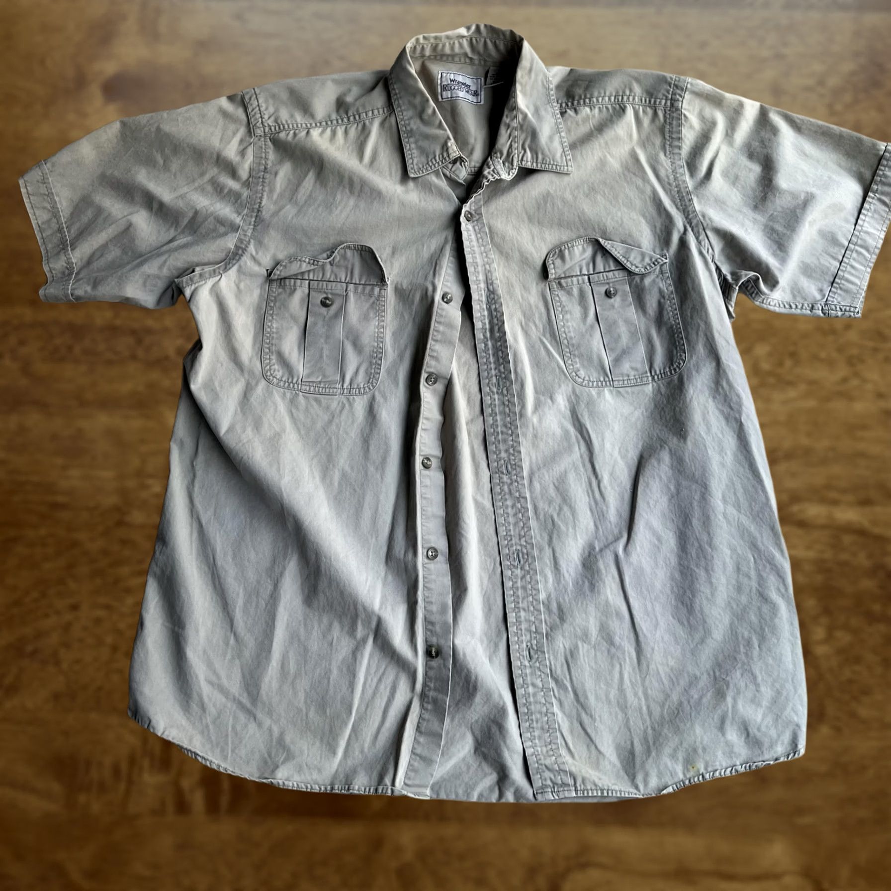 Wrangler Wrangler Rugged Wear Shirt Mens Large Gray Short Sleeve Button Front Cotton Twill Pockets Size US L / EU 52-54 / 3 - 1 Thumbnail