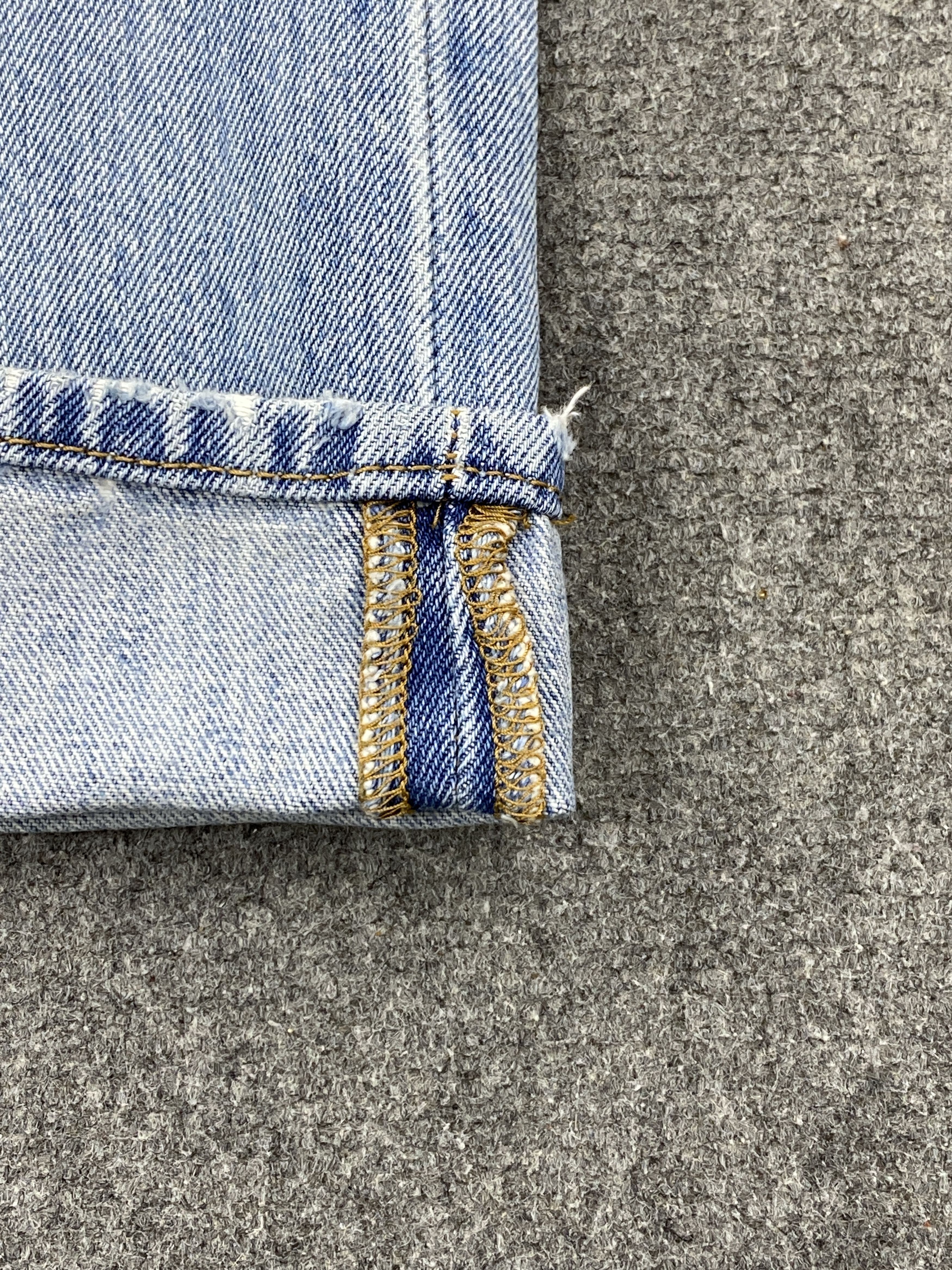 Levi's × Vintage Light Blue Vintage Levis 501 Jeans Size US 35 - 13 Thumbnail