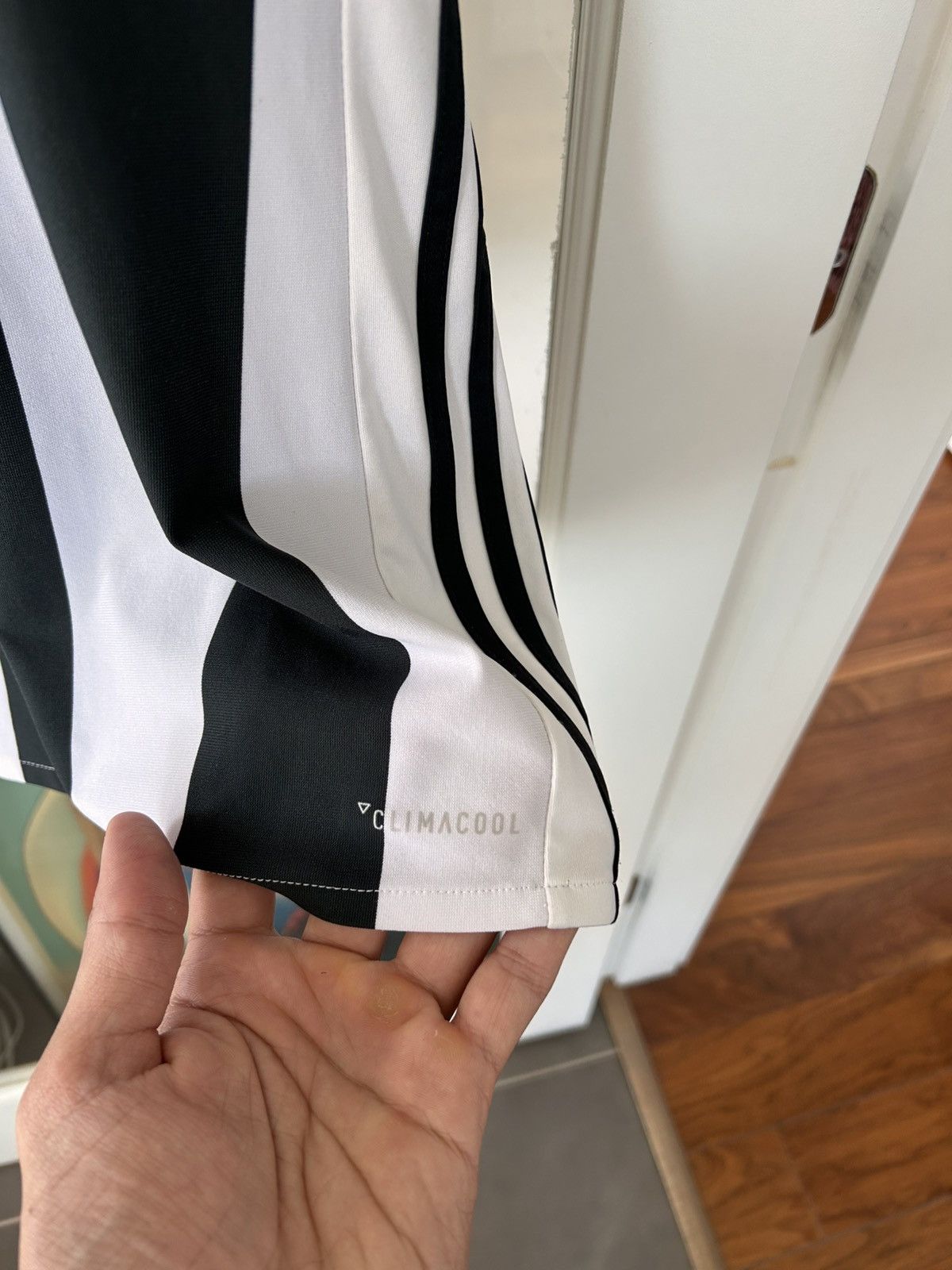 Adidas Chiellini #3 Juventus 2017/18 Adidas Home Kit Size L Size US L / EU 52-54 / 3 - 6 Thumbnail