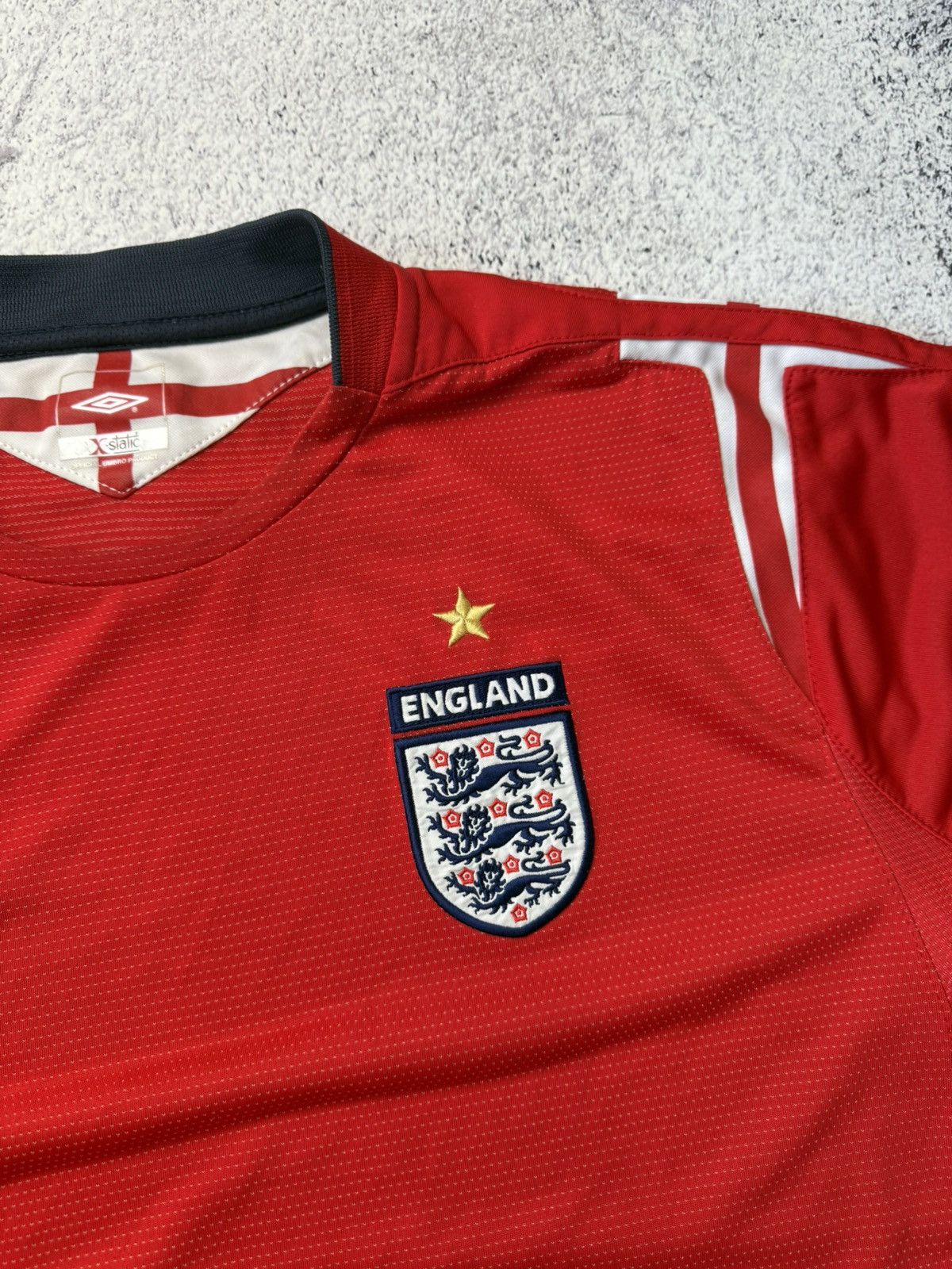 Umbro England football shirt 2004 Jersey Umbro Soccer Vintage Size US L / EU 52-54 / 3 - 9 Thumbnail