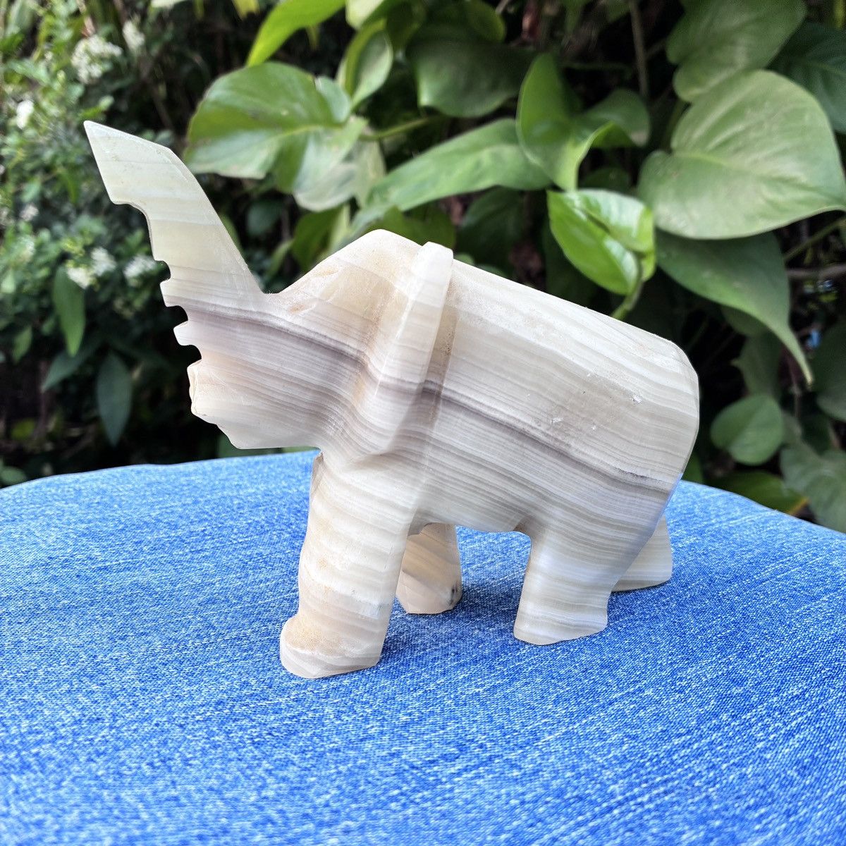 Vintage Hand Carved Elephant Onyx Stone Animal Figurine Trunk Up Size ONE SIZE - 1 Thumbnail