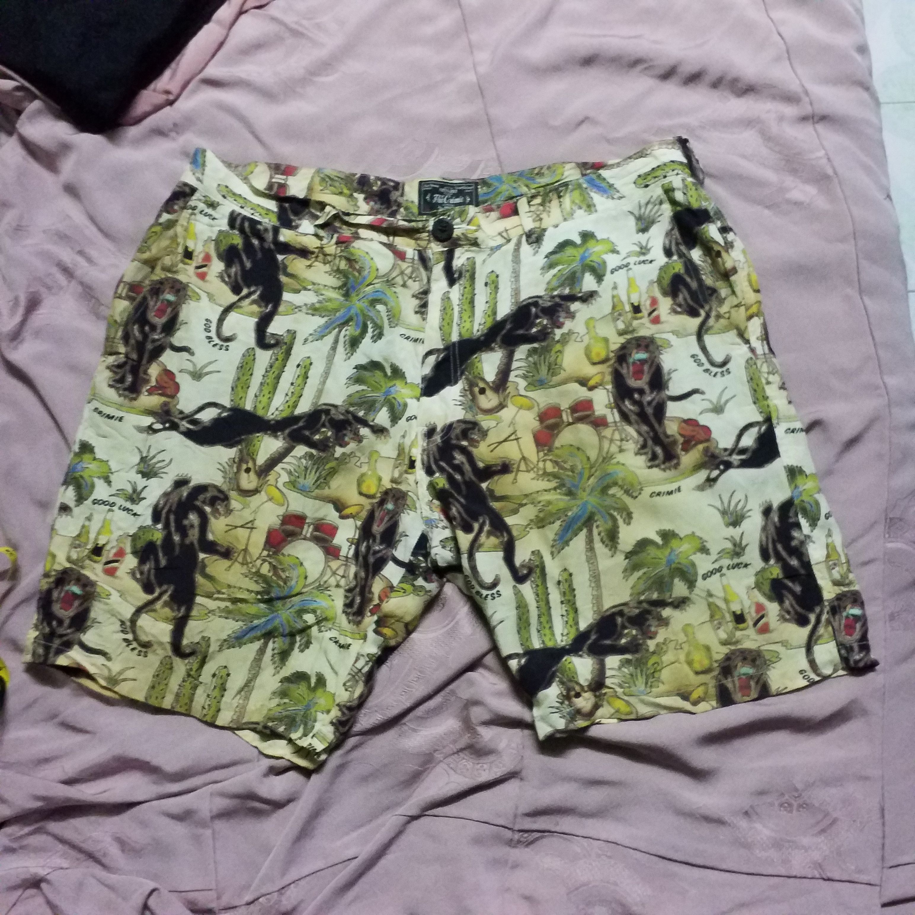 Other CRIMIE RAYON SHORT FULL PRINT Size US 36 / EU 52 - 1 Thumbnail