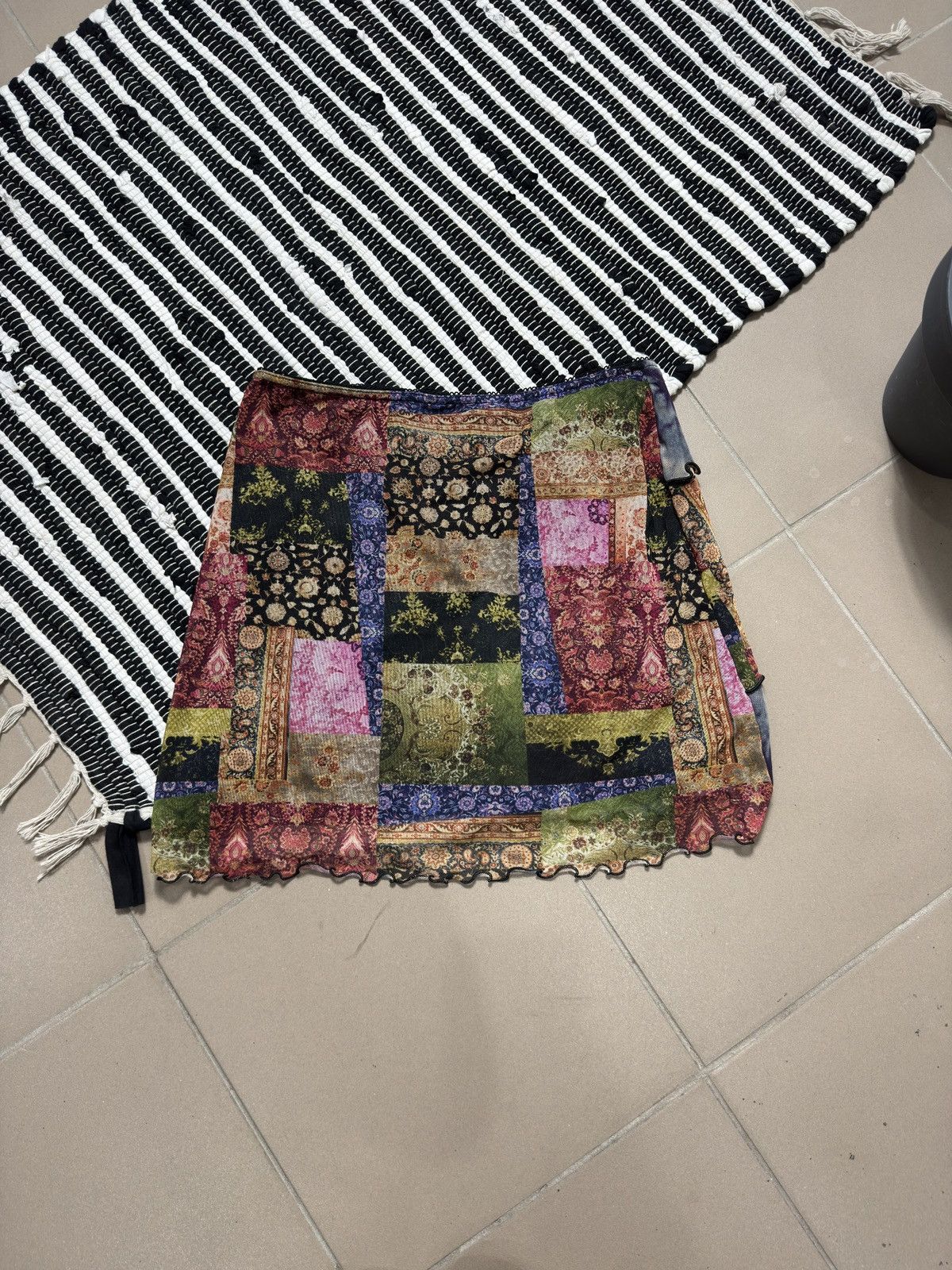 Other VINTAGE PATCHWORK MESH STYLE MINI SKIRT Size 28" / US 6 / IT 42 - 2 Thumbnail