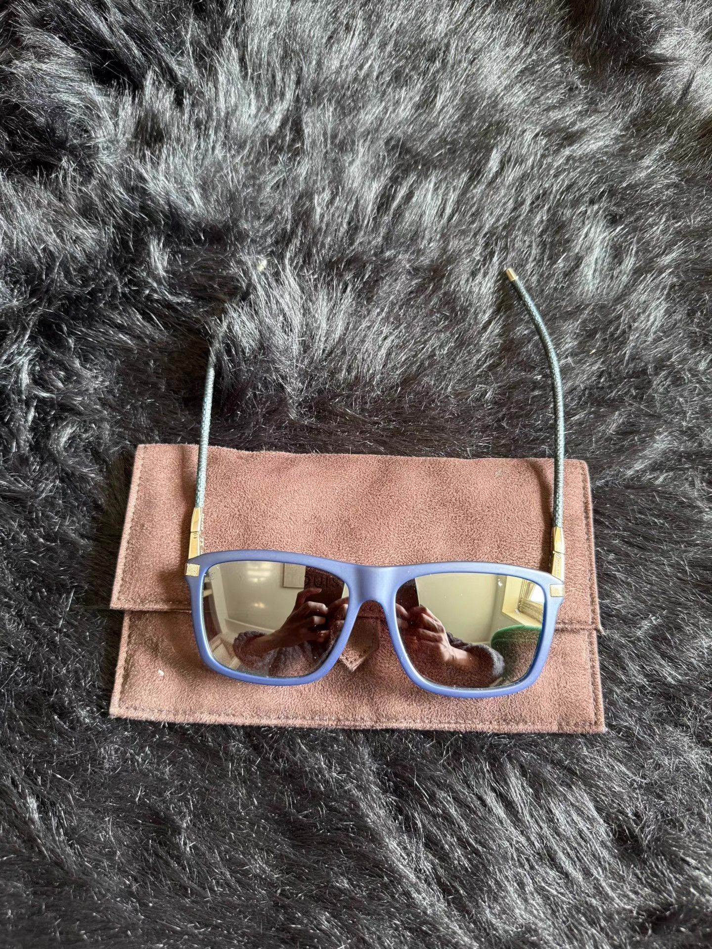 Louis Vuitton Louis Vuitton Portable Sunglasses Q17 Size ONE SIZE - 3 Thumbnail