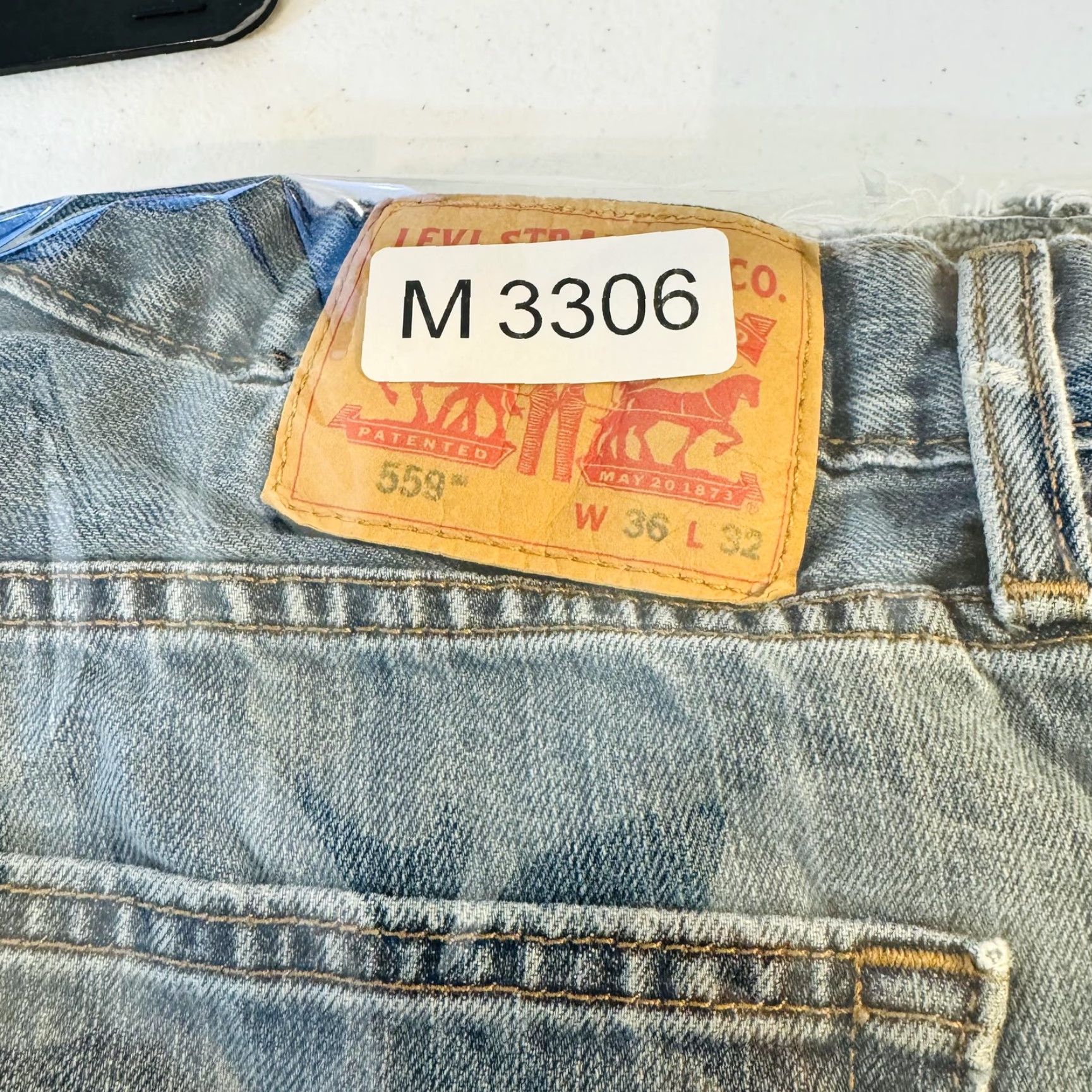 Levi's Levi's 559 Shorts Mens 36 Blue Medium Wash Relaxed Fit Bermuda Denim Casual Inseam 12 in Size US 36 / EU 52 - 8 Thumbnail