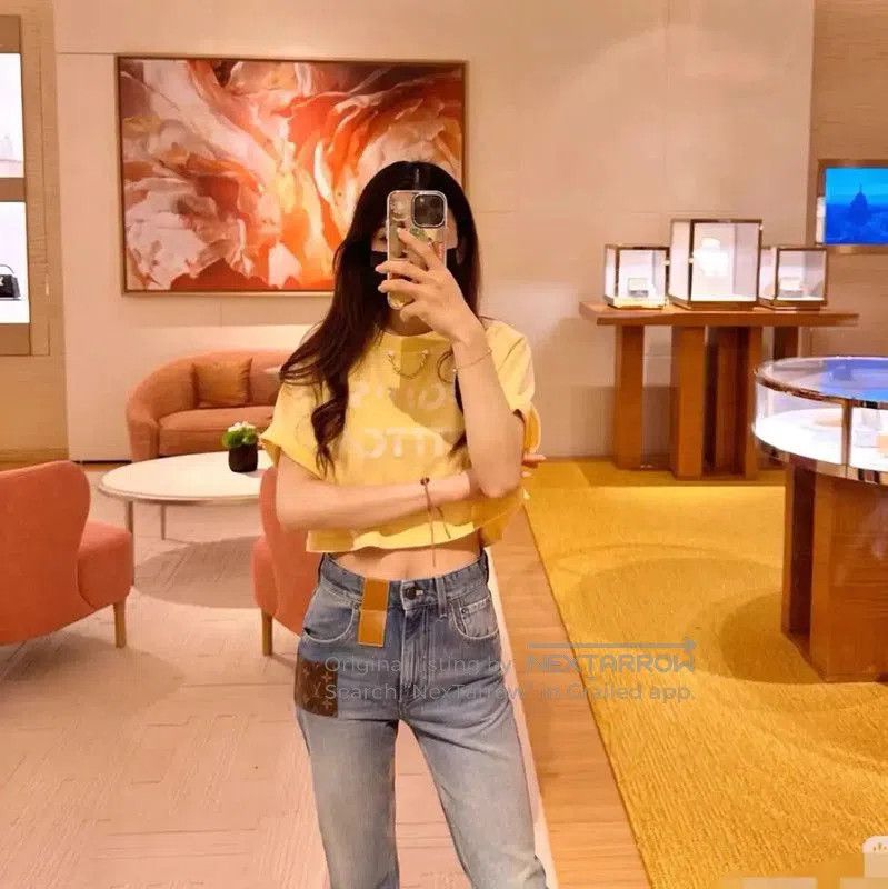 Louis Vuitton Louis Vuitton Yellow Ladies T. Size S / US 4 / IT 40 - 2 Thumbnail