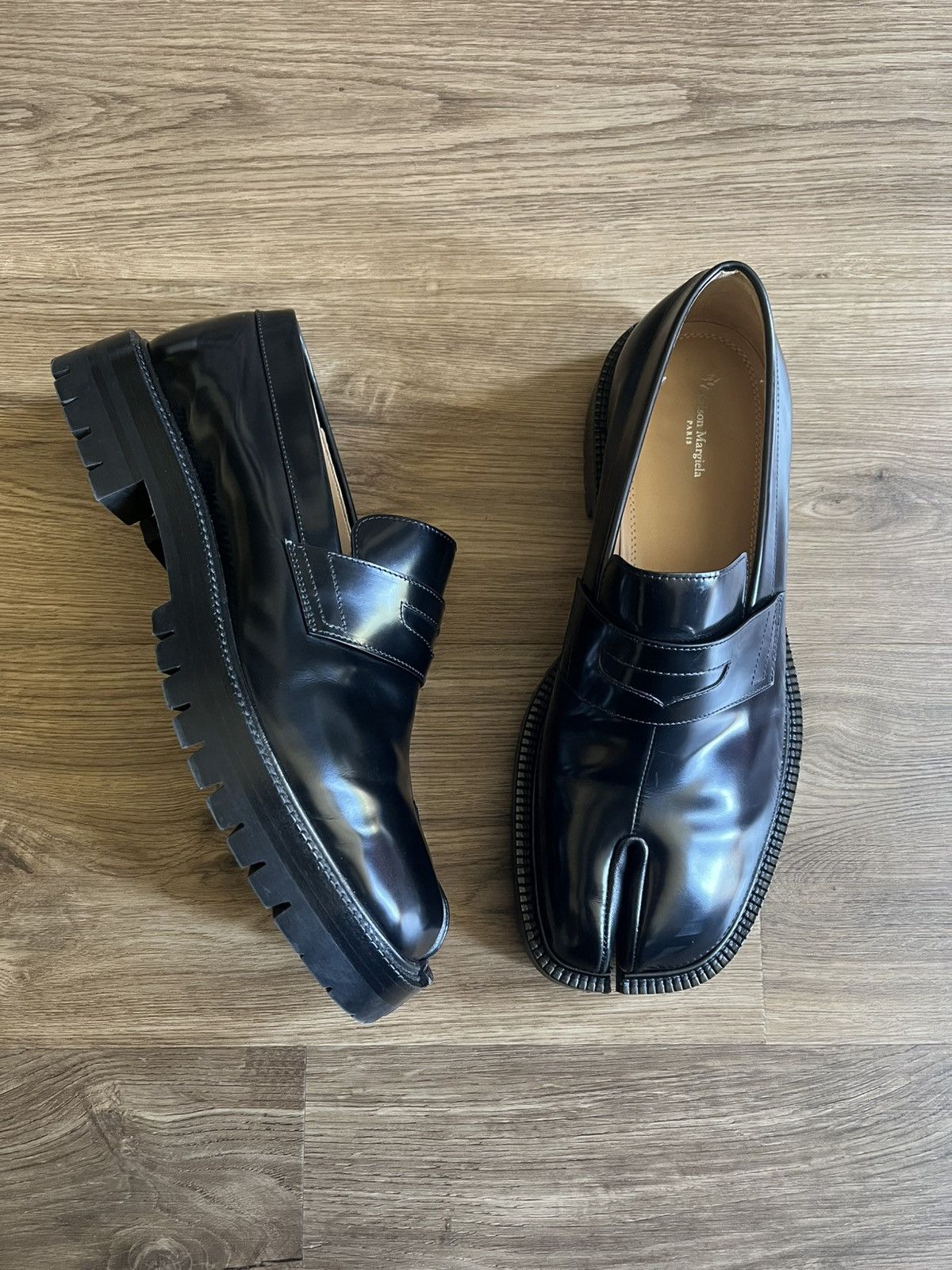 Maison Margiela ブラックレザー　タビ　size 43 Maison Margiela Tabi 43 | Grailed