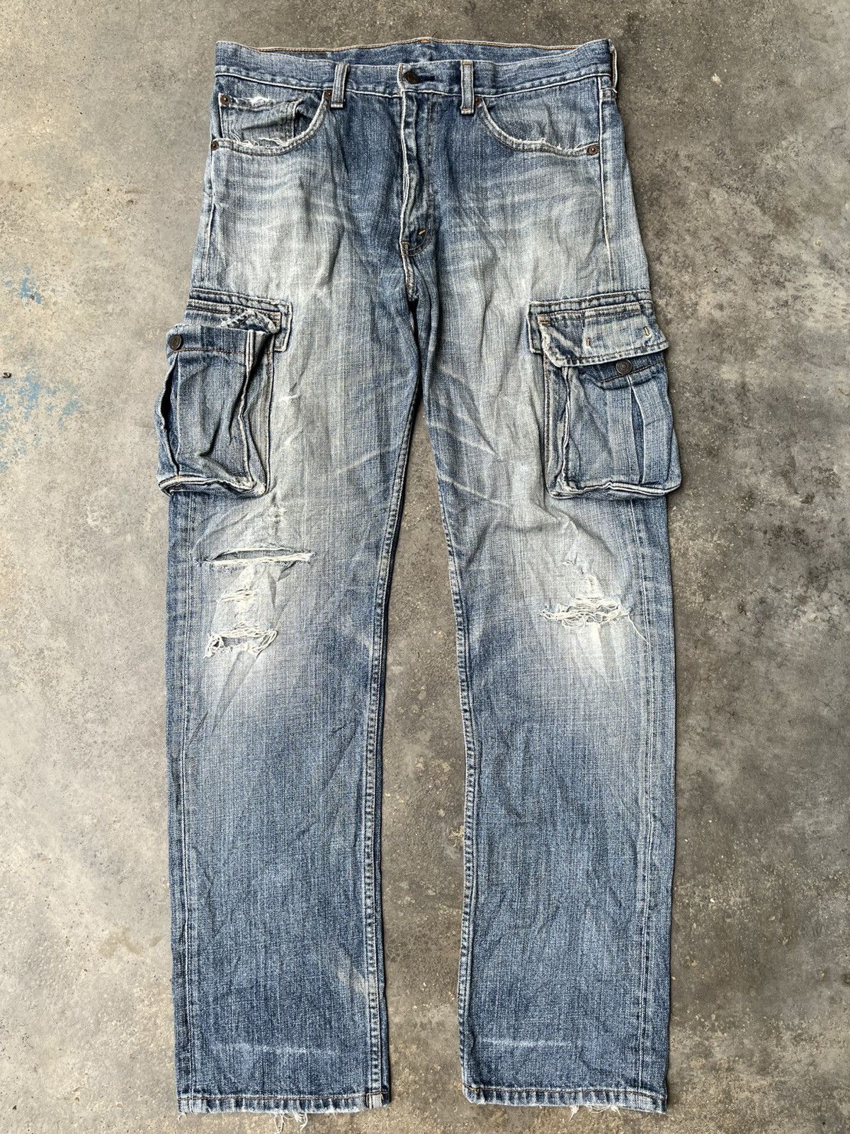 Levi's VINTAGE LEVIS CARGO JEANS BAGGY STYLE BONDAGE DISTRESSED Size US 35 - 5 Thumbnail