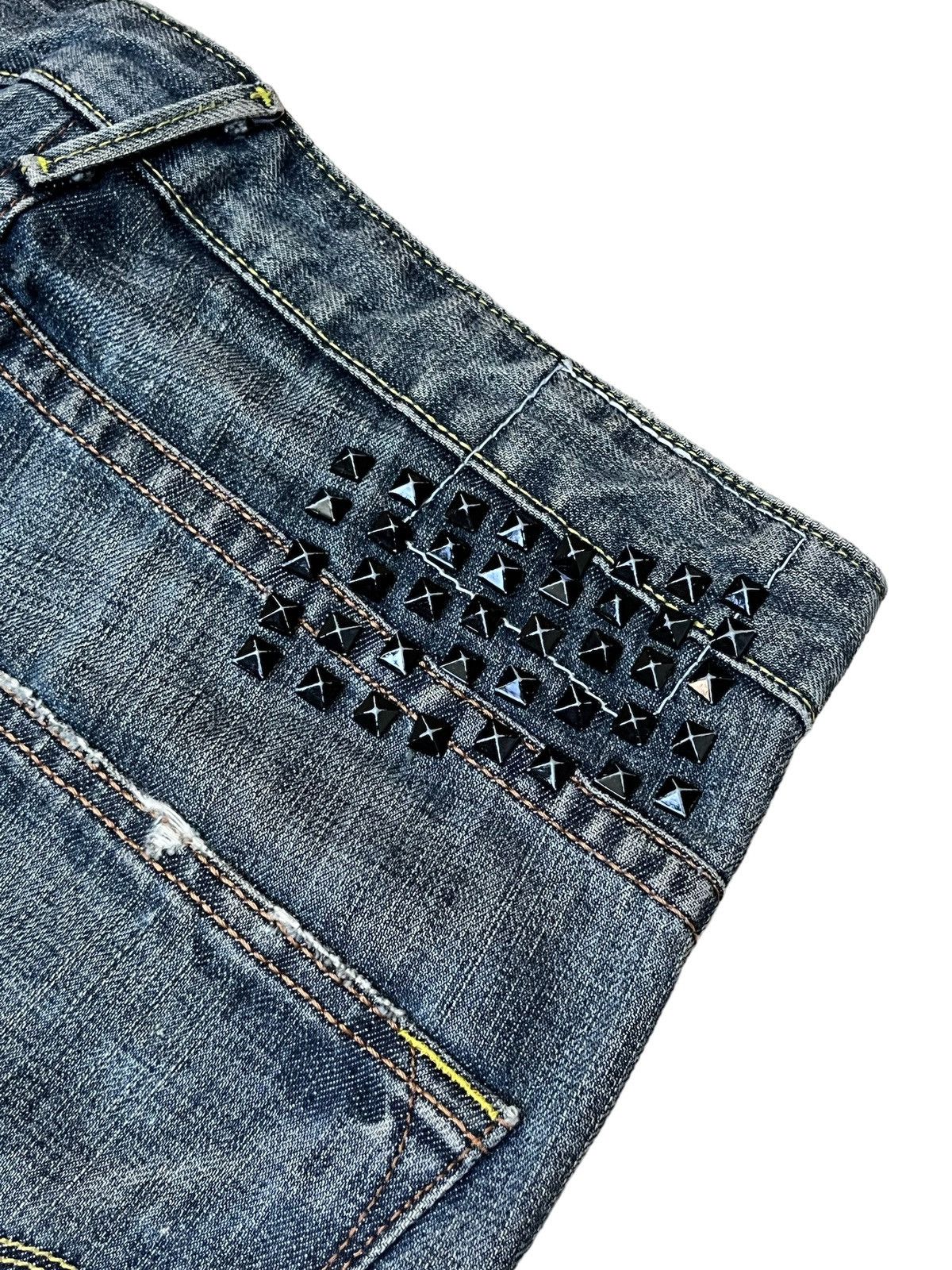 Levi's VINTAGE LEVI’S BLACK STAR CUSTOM STUD DISTRESSED DENIM Size US 33 - 9 Thumbnail