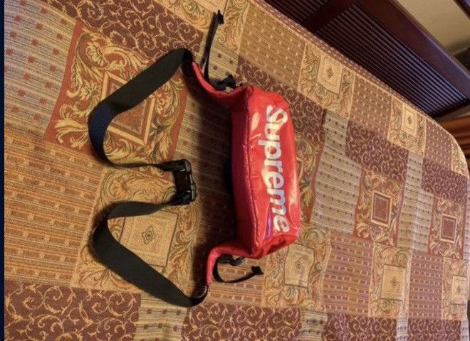 Supreme FW17 waistbag Red
