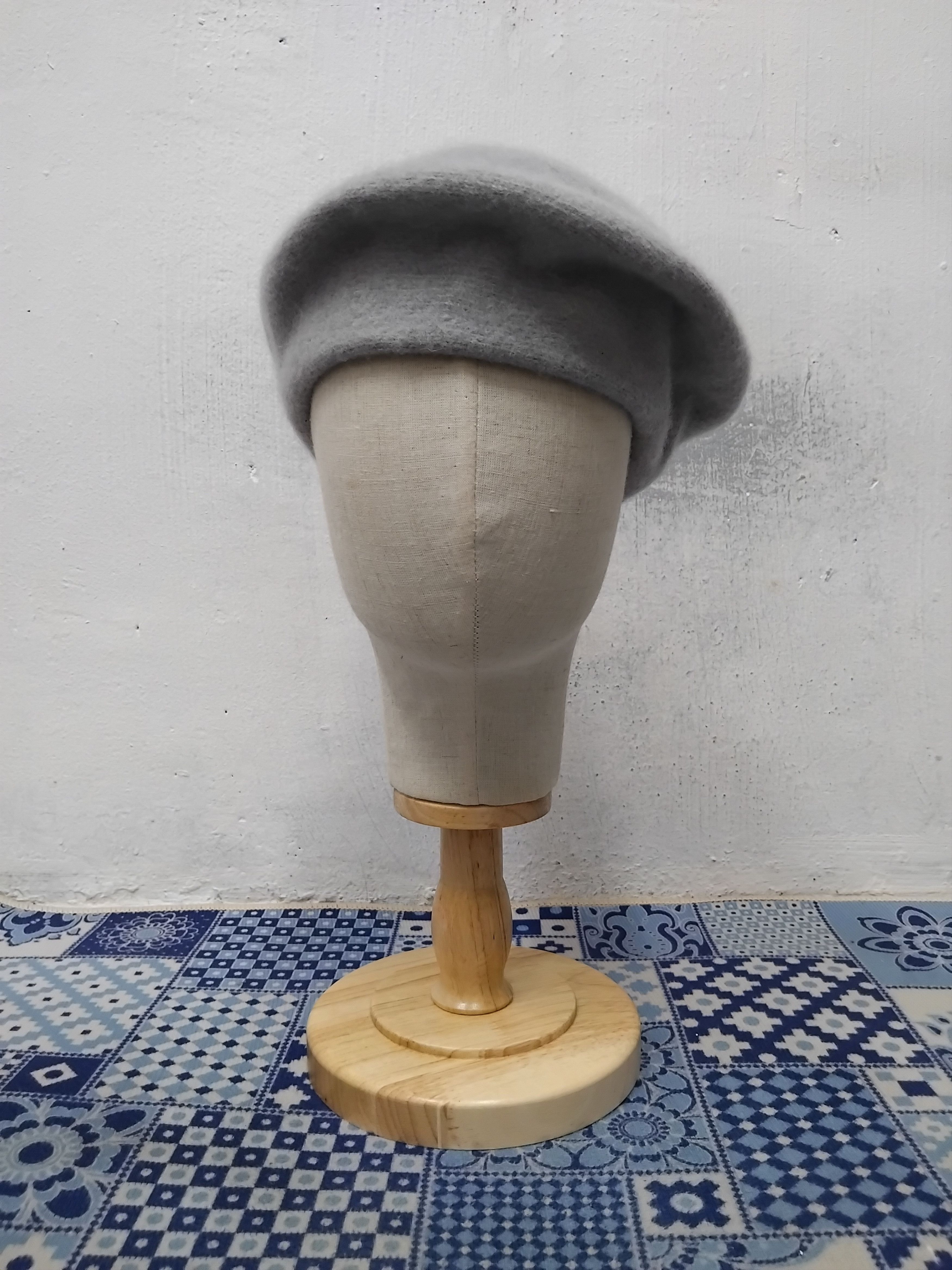 Japanese Brand 💥Uniqlo grey colour Japanese brand hat Size ONE SIZE - 1 Thumbnail