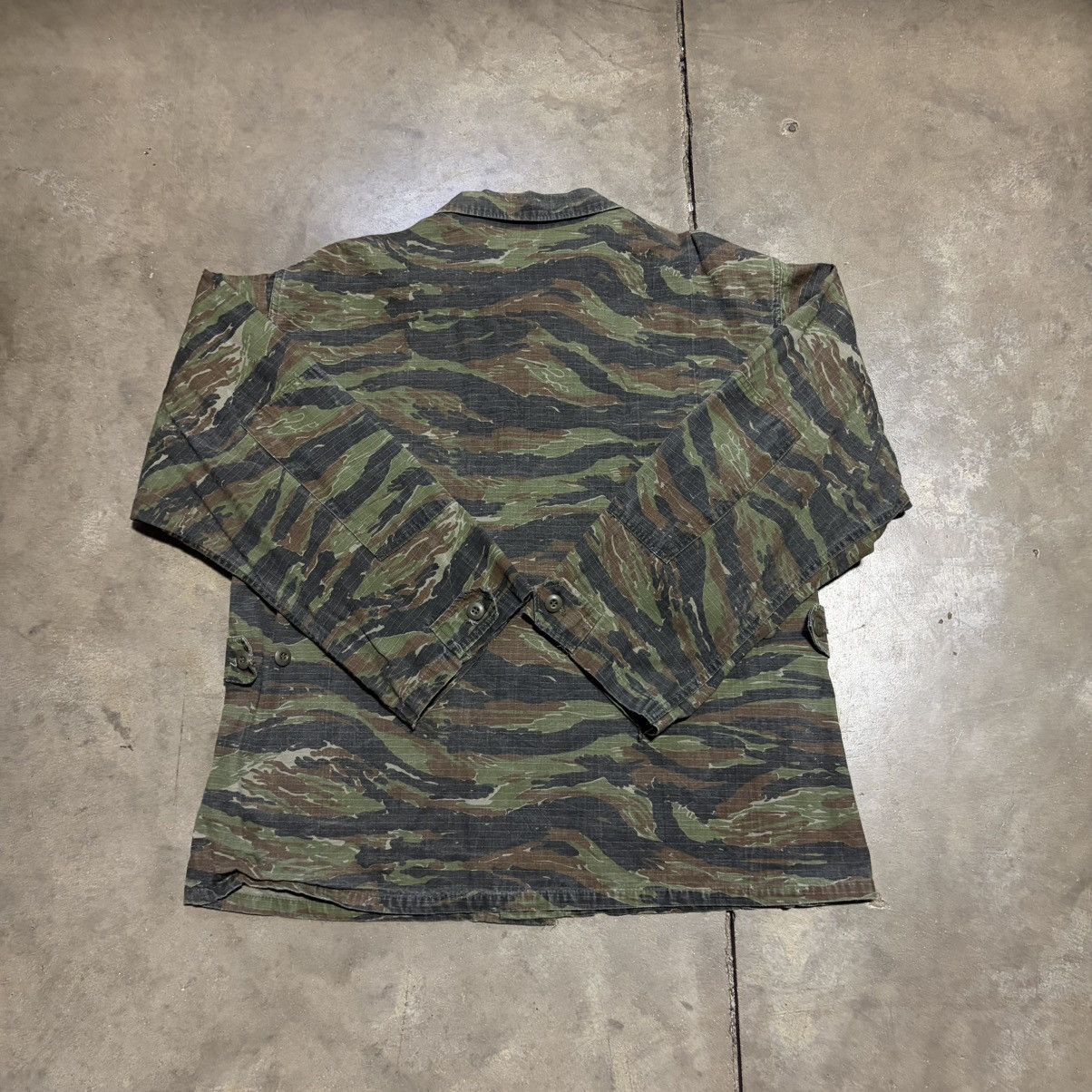 Vintage Vintage Tiger Stripe Camo Jacket Military Field Shirt 80s Size US XL / EU 56 / 4 - 8 Thumbnail