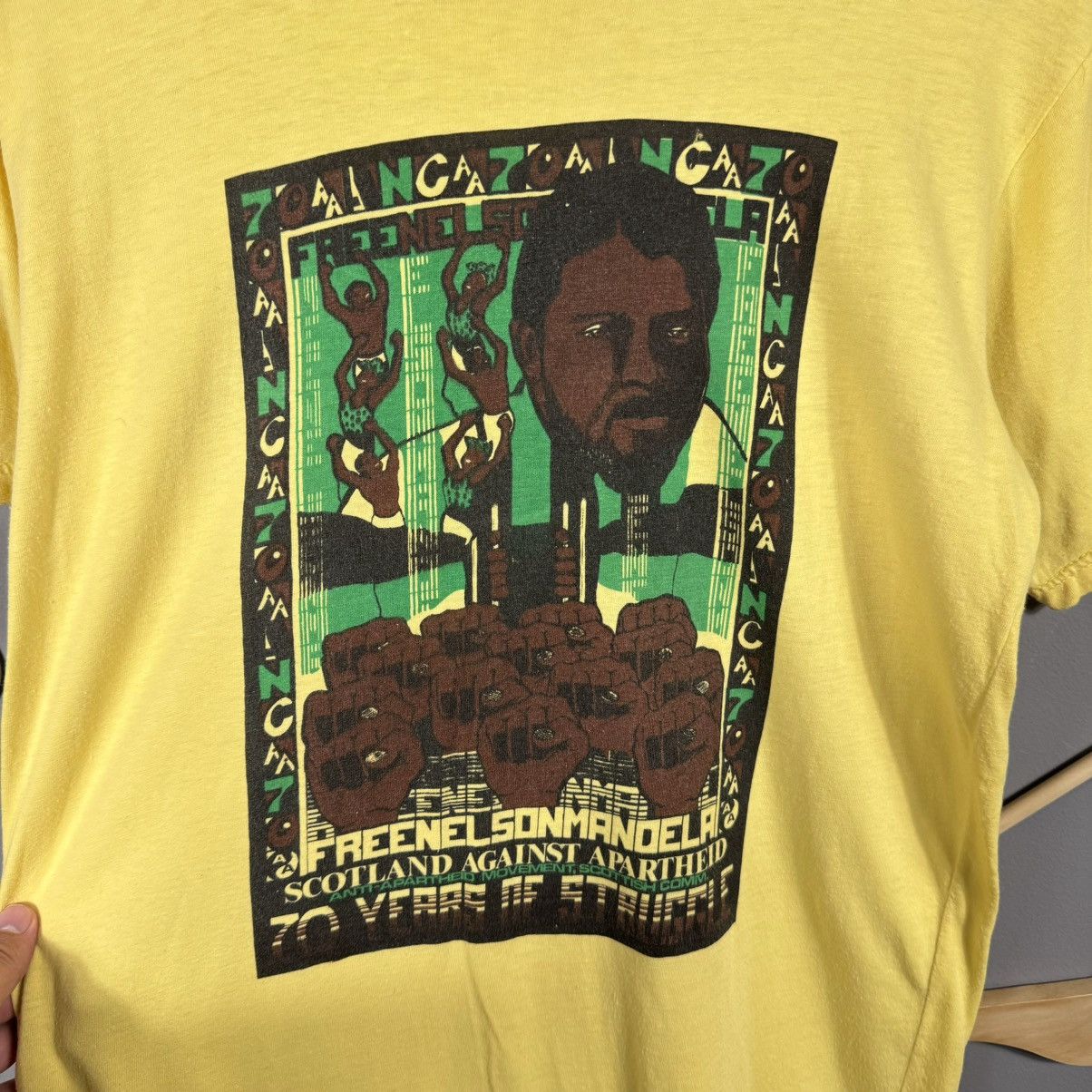 Vintage Vintage 80s Free Nelson Mandela T-shirt Size US M / EU 48-50 / 2 - 2 Thumbnail