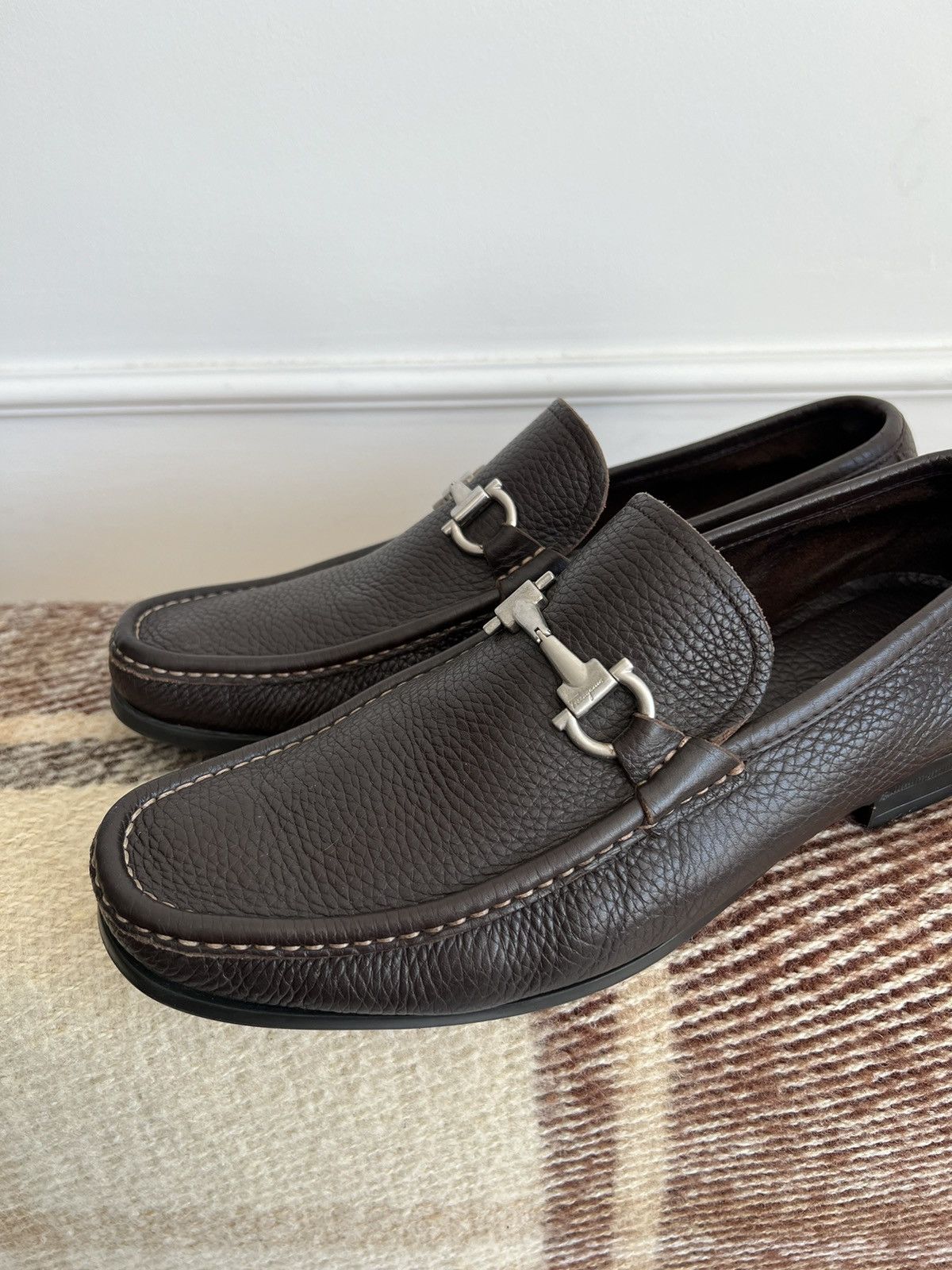 Salvatore Ferragamo SALVATORE FERRAGAMO "Magnifico"Brown Leather Gancini Loafers Size US 8.5 / EU 41-42 - 4 Thumbnail