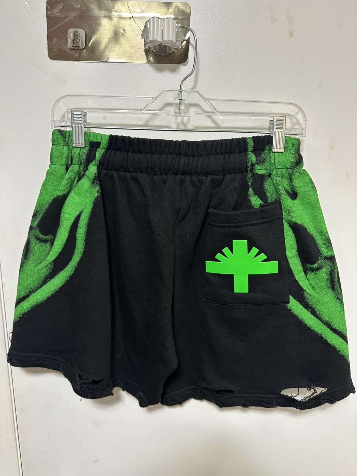 Vertabrae Vertabrae Green Skull Shorts Size US 28 / EU 44 - 6 Thumbnail
