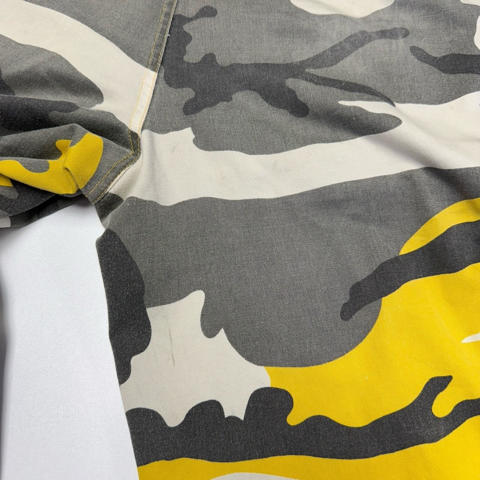 Vintage Vintage THC Camouflage Baggy Shorts Mens 42 W Yellow Skate G Size US 42 / EU 58 - 9 Thumbnail