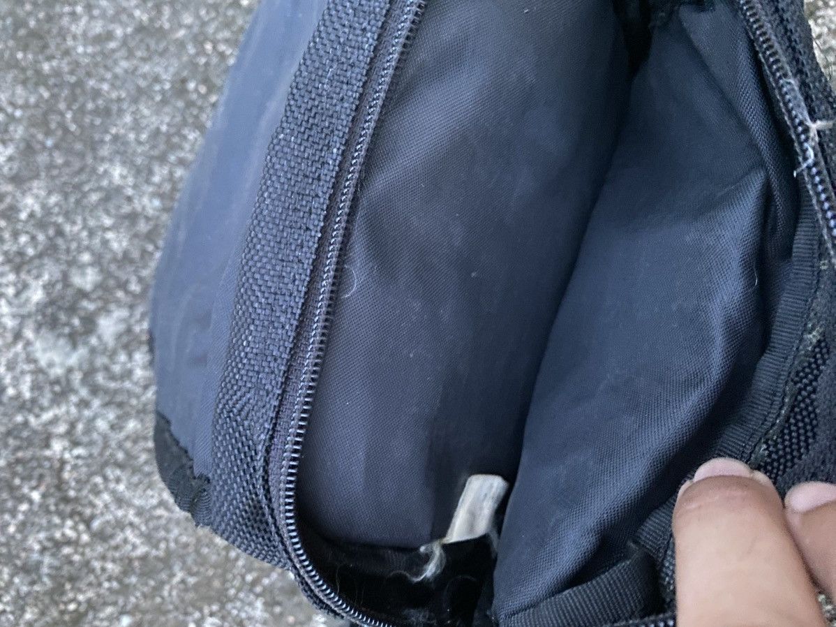 The North Face THE NORTH FACE Outdoor Sling Bag Buckle Japanese Embroidery Size ONE SIZE - 8 Thumbnail