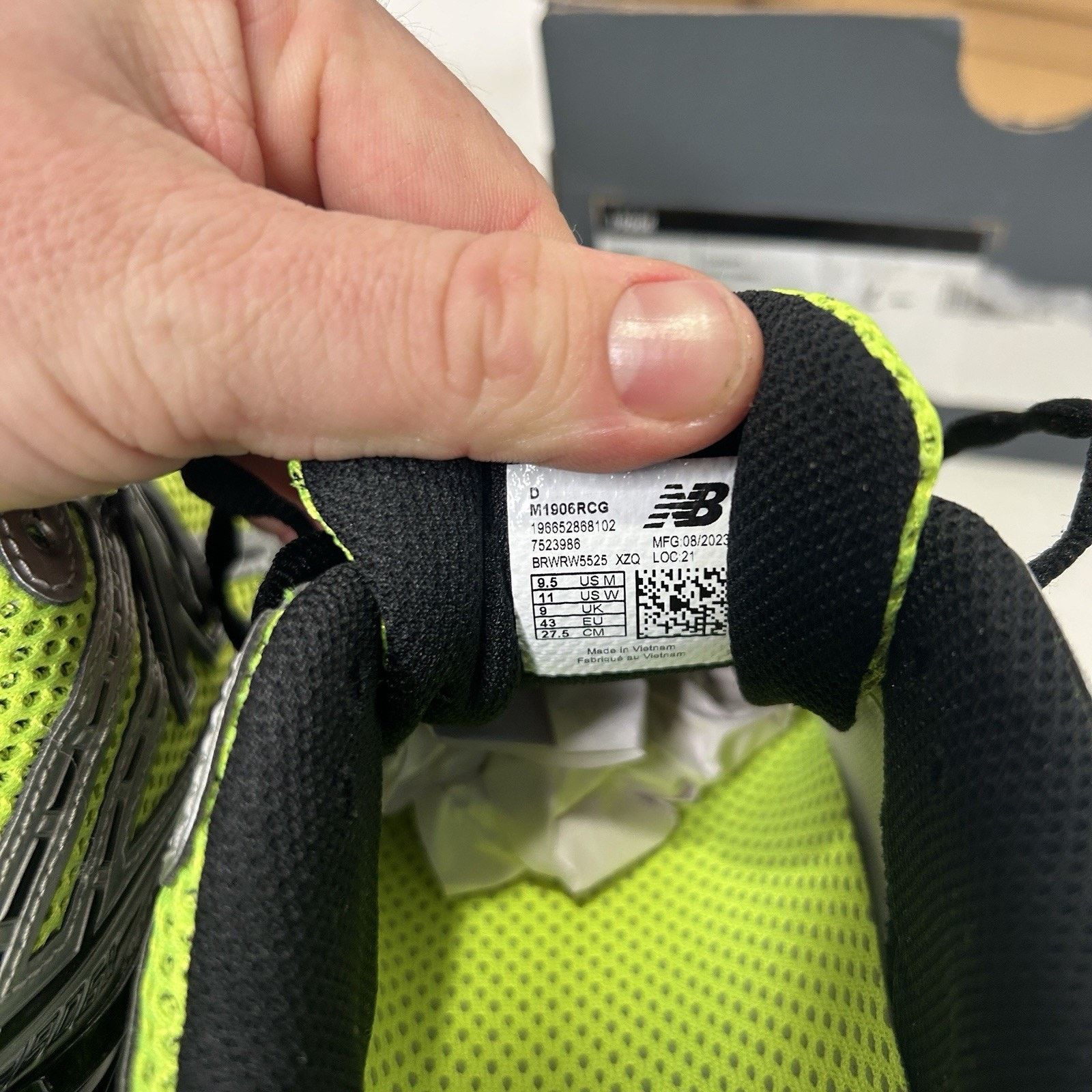 New Balance New Balance 1906R “Volt Black Silver” M1906RCG Size US 9.5 / EU 42-43 - 6 Thumbnail
