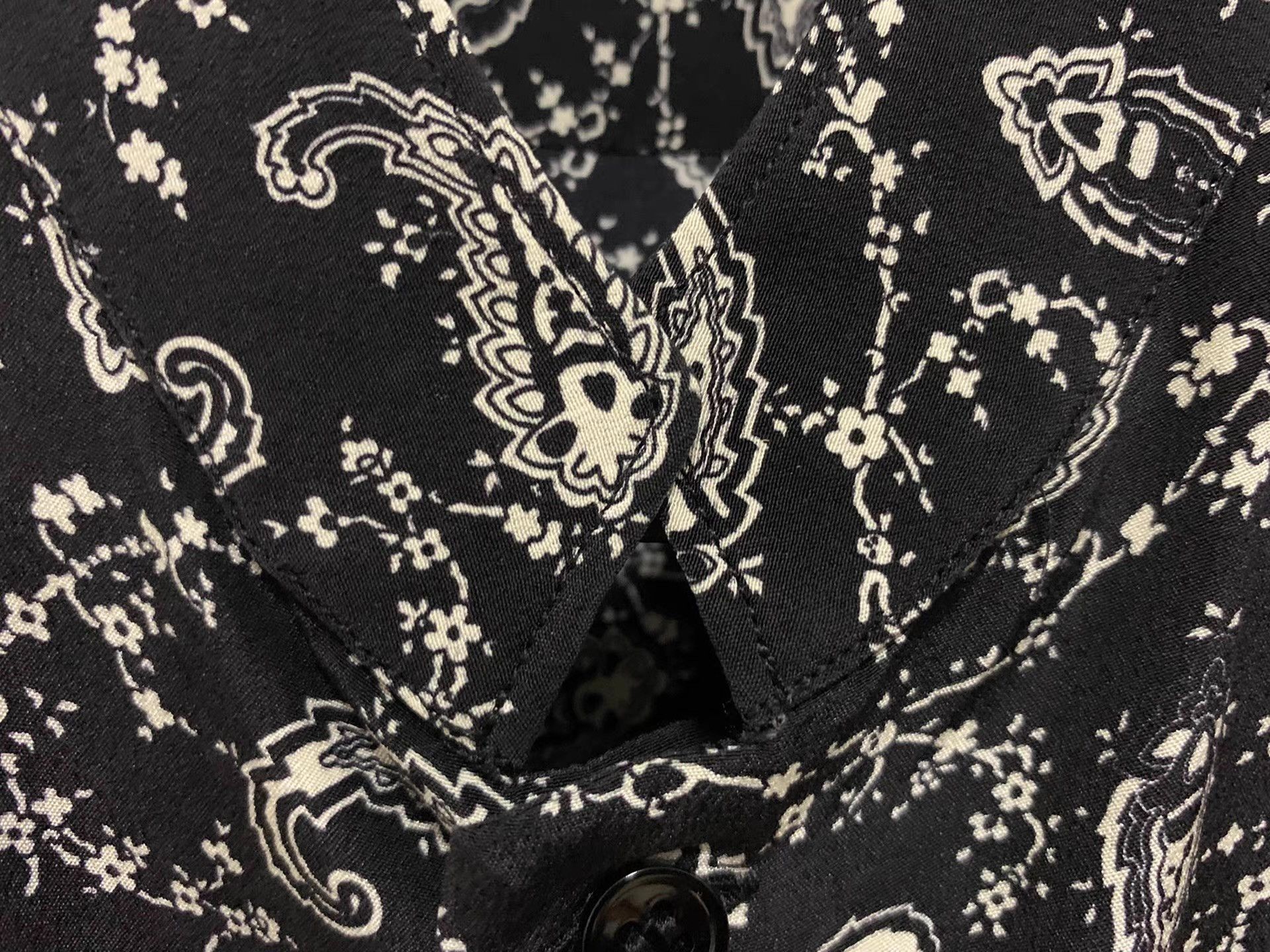 Saint Laurent Paris Saint Laurent SLP 15SS Silk Black &White Paisley Shirt Q12 Size US XS / EU 42 / 0 - 4 Thumbnail