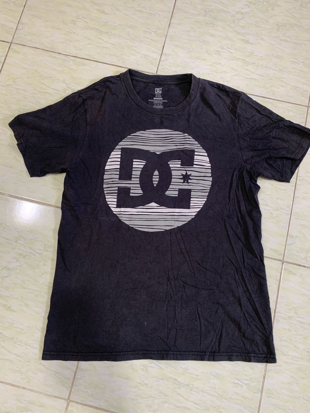 DC dc shoe classic logo m t shirt Size US M / EU 48-50 / 2 - 5 Thumbnail