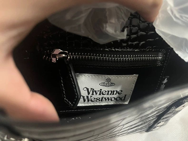 Vivienne Westwood Vivienne Westwood size os Crocodile pattern postman bag sho Size ONE SIZE - 5 Thumbnail