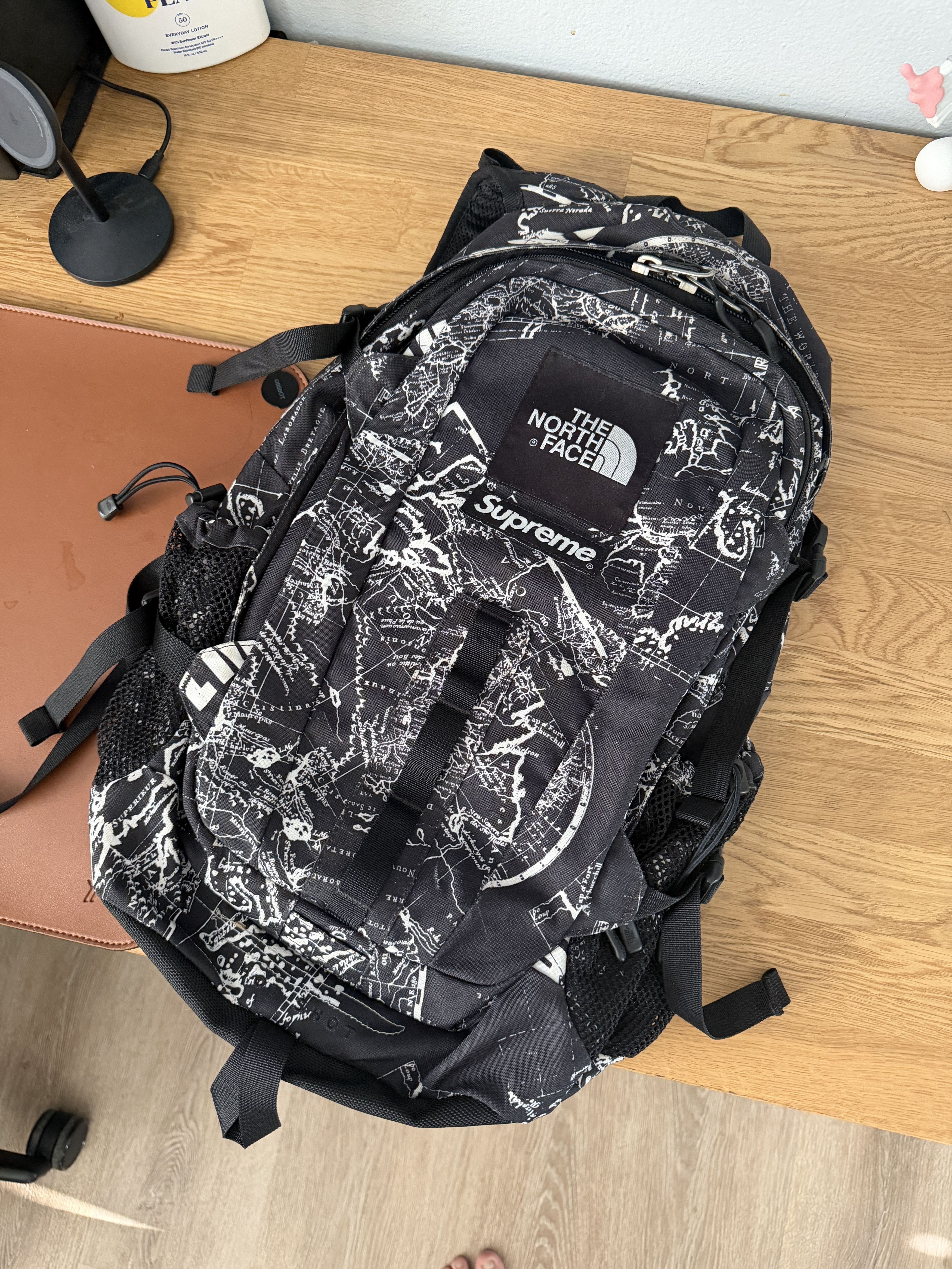 Supreme × The North Face Supreme The North Face Split Waist Bag in
