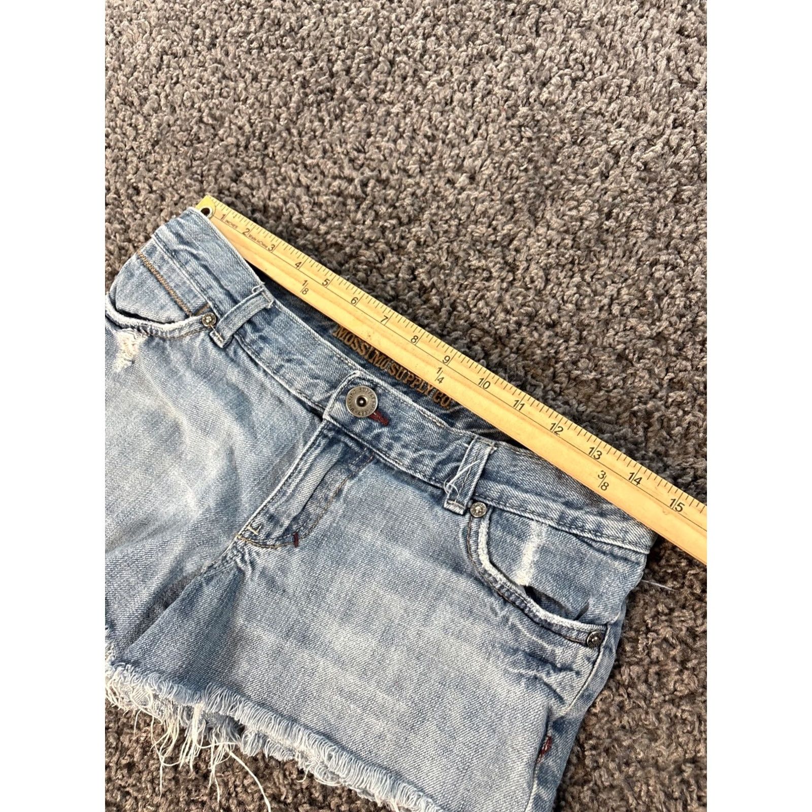 Mossimo VINTAGE Mossimo Low Rise Shorts Womens 30 Denim Light Wash Mini Frayed 90s Festival Womens Jeans Shorts Size 30" / US 8 / IT 44 - 3 Thumbnail