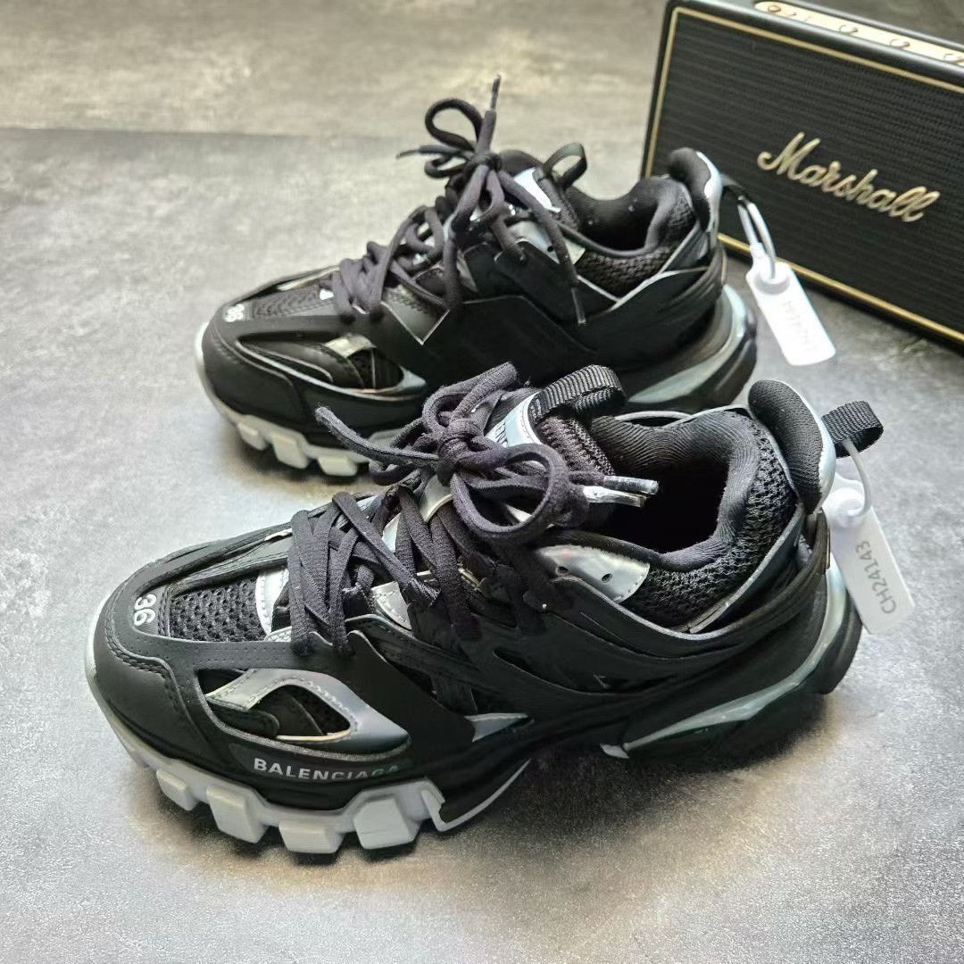 Balenciaga Balenciaga Silver Lowtop Sneakers 36 Women Size US 6 / IT 36 - 1 Thumbnail