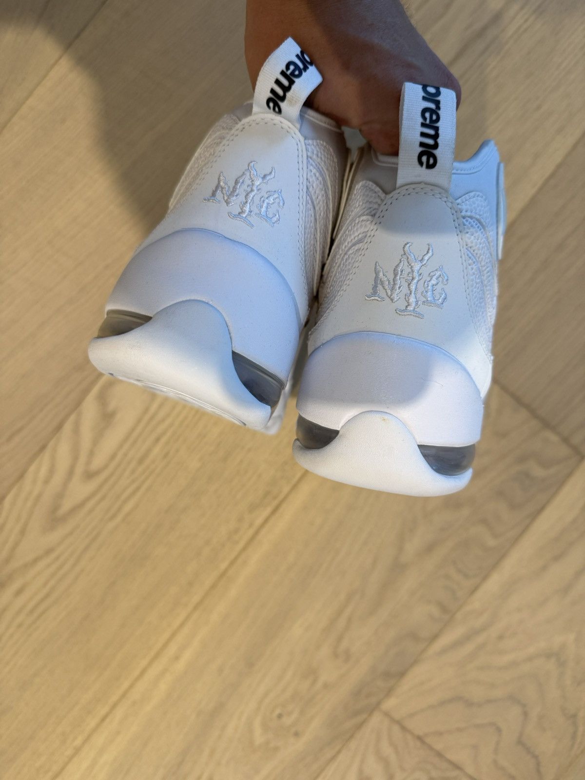 Nike × Supreme Nike X Supreme White Air Bakin Size US 10 / EU 43 - 2 Thumbnail