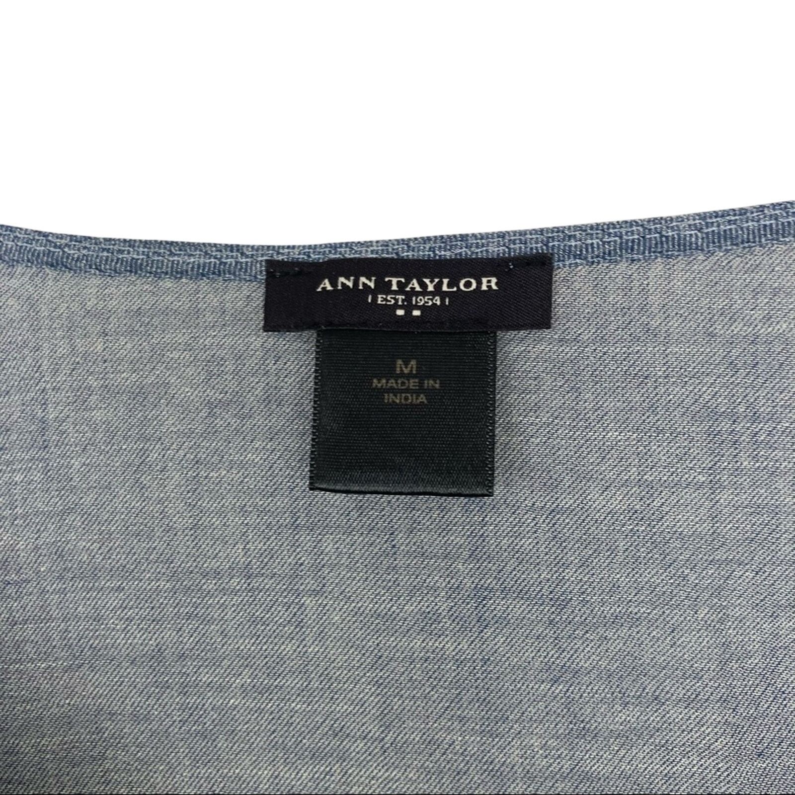 Ann Taylor Ann Taylor Chambray Split Neck Long Sleeve Shirt Sz M Size M / US 6-8 / IT 42-44 - 2 Thumbnail